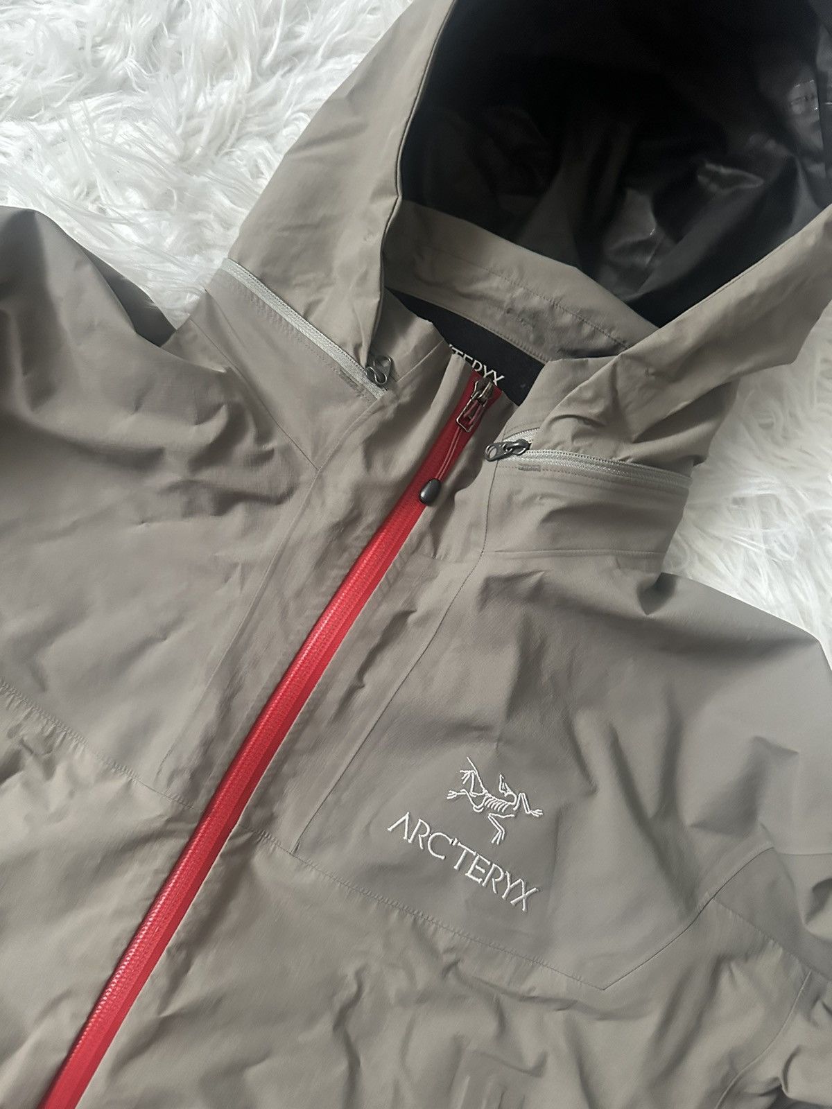 Arc'teryx RARE Arcteryx Beta Alpha SL Beige Gore Tex Jacket Red Zipper Size US L / EU 52-54 / 3 - 3 Thumbnail