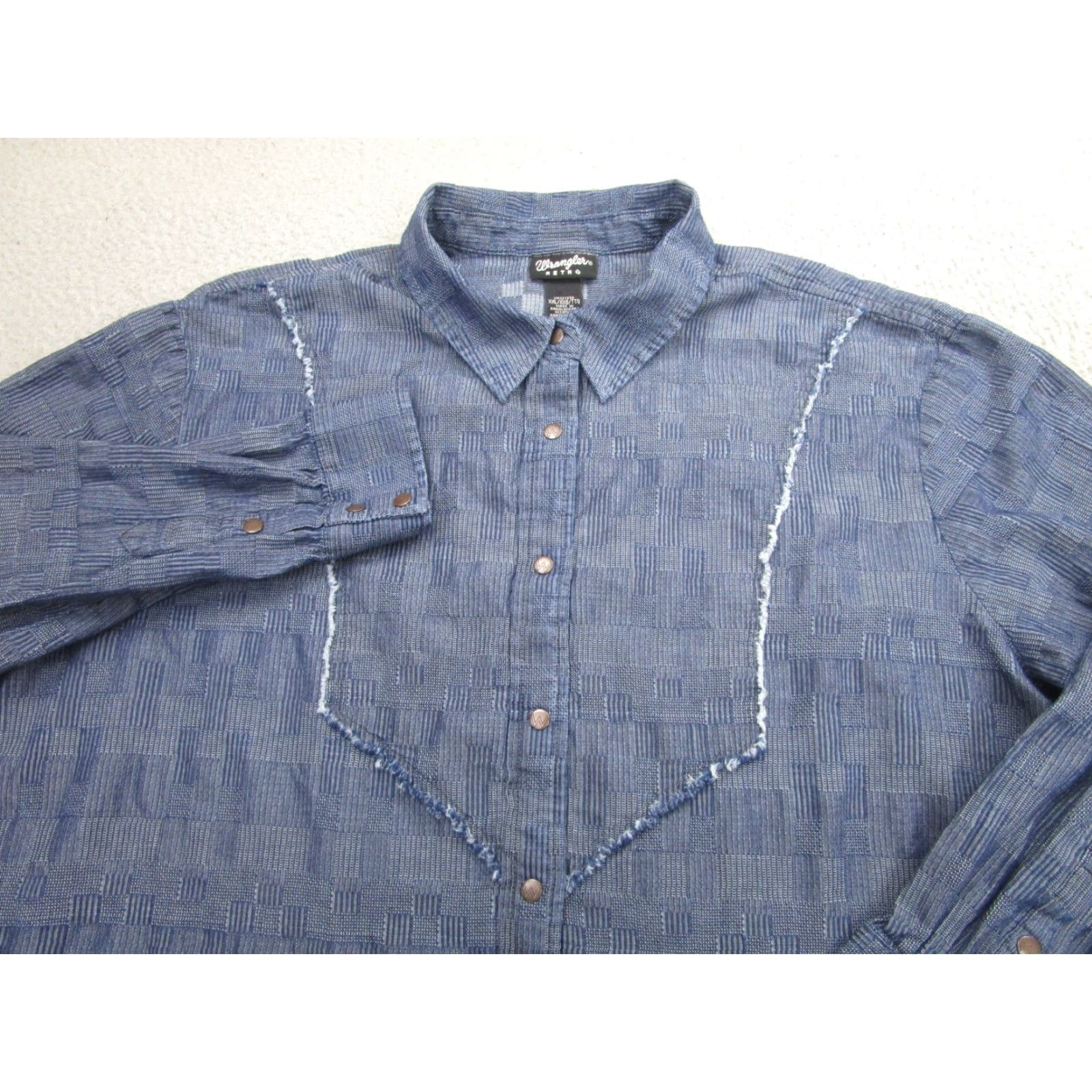 Wrangler VINTAGE Wrangler Shirt Mens 2XL Blue Chambray Snap Western Cowboy Fray Fringe Retro Geometric 90s Mens Size US XXL / EU 58 / 5 - 3 Thumbnail