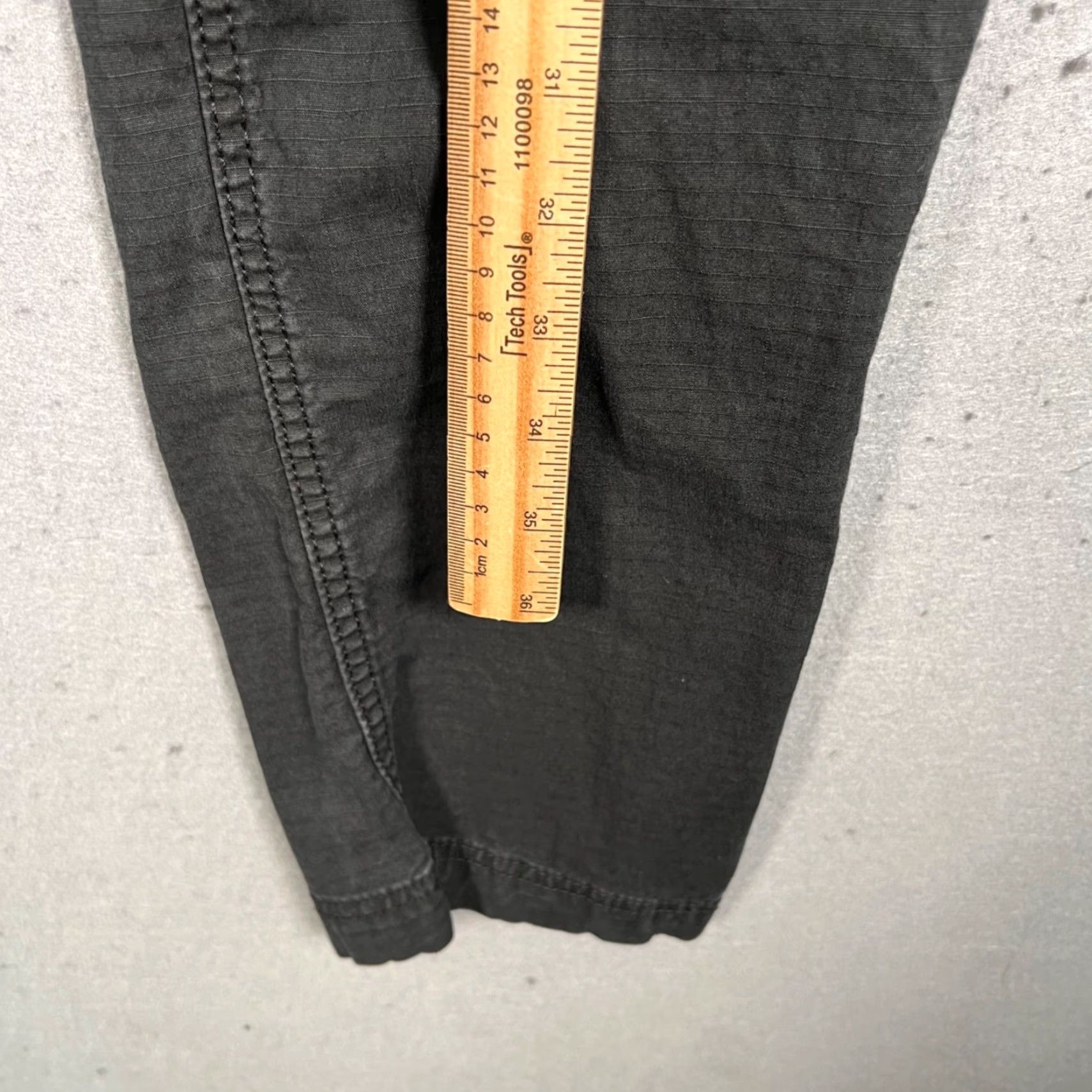 Gap Gap Mens Cargo Slim Fit Pants 32 x 34 Black Cotton Blend Slim Straight Front Cargo Pocket Black 1969 Gap 32x34 Mens Pants Size US 32 / EU 48 - 6 Thumbnail
