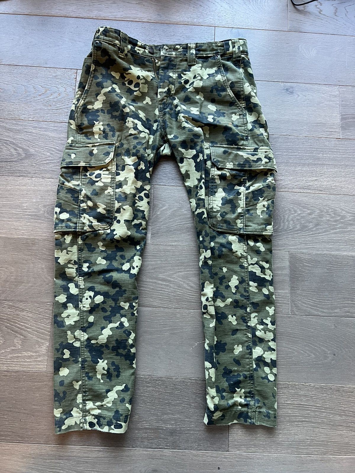 Levi's Levi green camo cargo pants Size US 30 / EU 46 - 1 Thumbnail