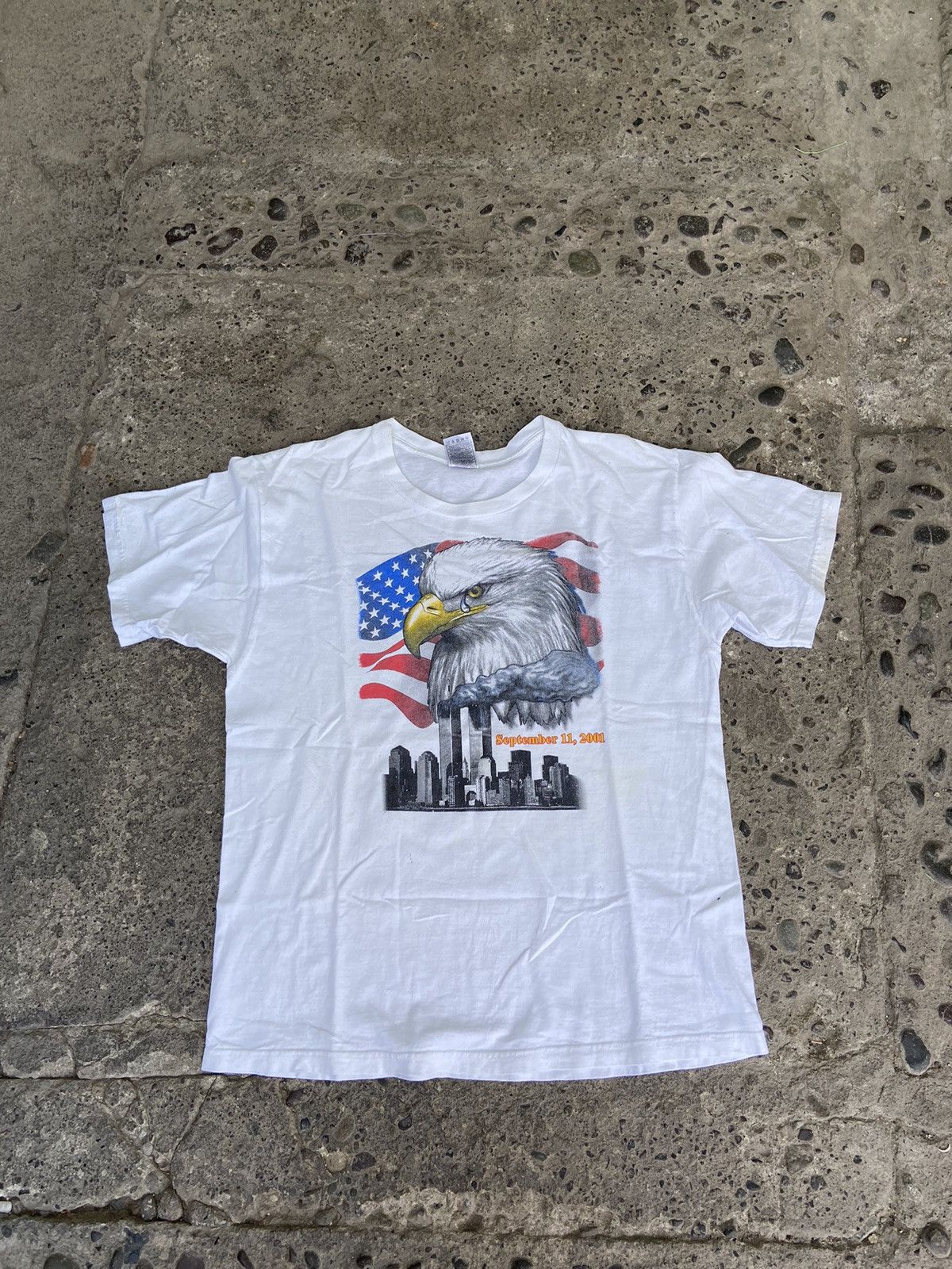 Vintage Vintage 9/11 eagle T shirt Size US L / EU 52-54 / 3 - 1 Thumbnail