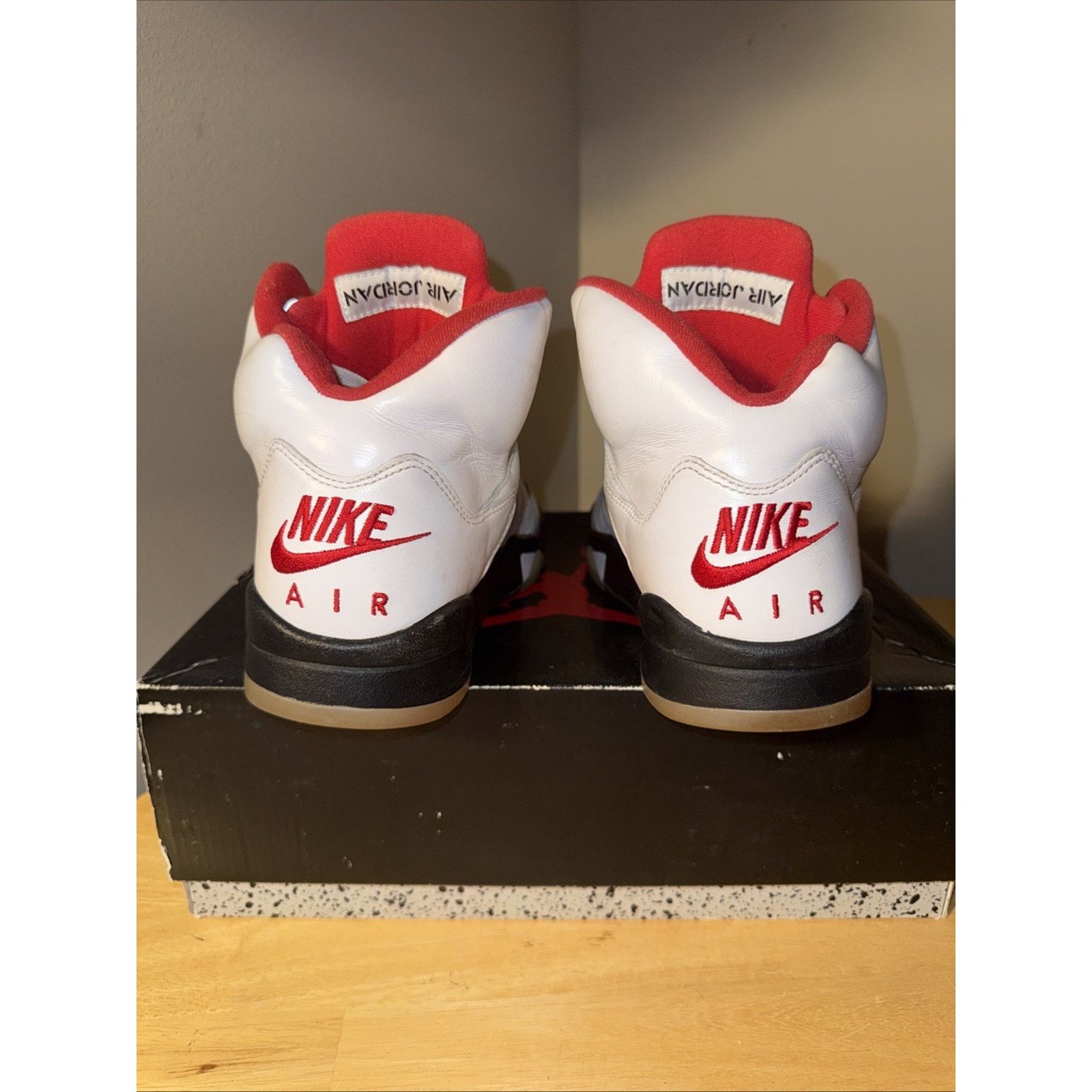Jordan Brand Size 7.5 Men- Jordan 5 Retro Mid Fire Red OG BOX LACE LOCKS Size US 7.5 / EU 40-41 - 6 Thumbnail