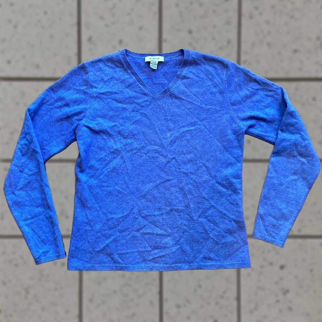 Vintage VINTAGE Geneva Pullover Sweater Womens Size Small V Neck Blue 100% Cashmere Size S / US 4 / IT 40 - 1 Thumbnail