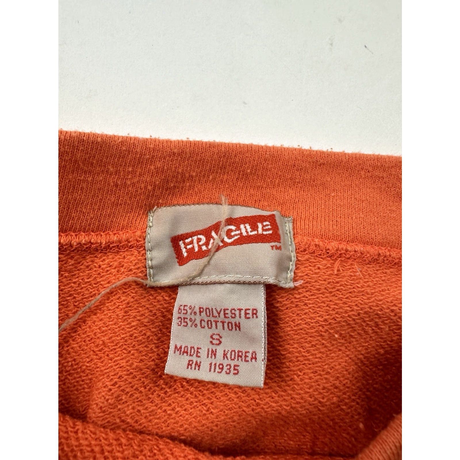 Vintage VINTAGE Fragile Sweatshirt Women Small Orange Crew Neck Pullover 90s 80s Size S / US 4 / IT 40 - 4 Thumbnail