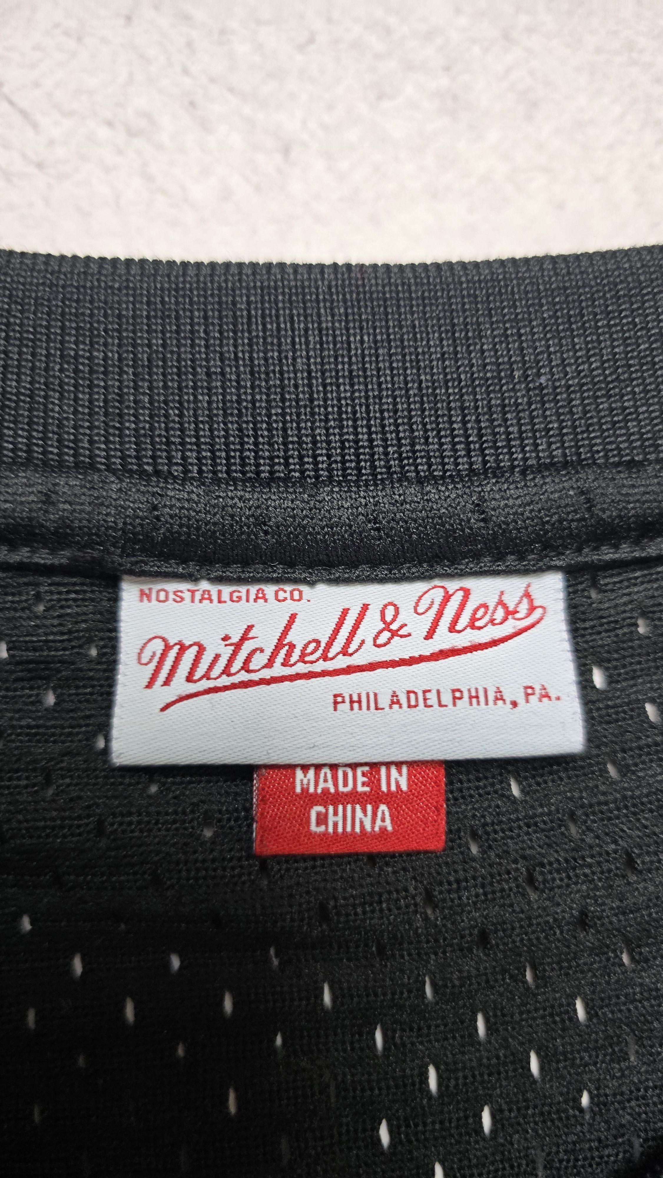 Mitchell & Ness Chicago Bulls Scottie Pippen #33 Name & Number Crewneck HWC Size US M / EU 48-50 / 2 - 16 Thumbnail
