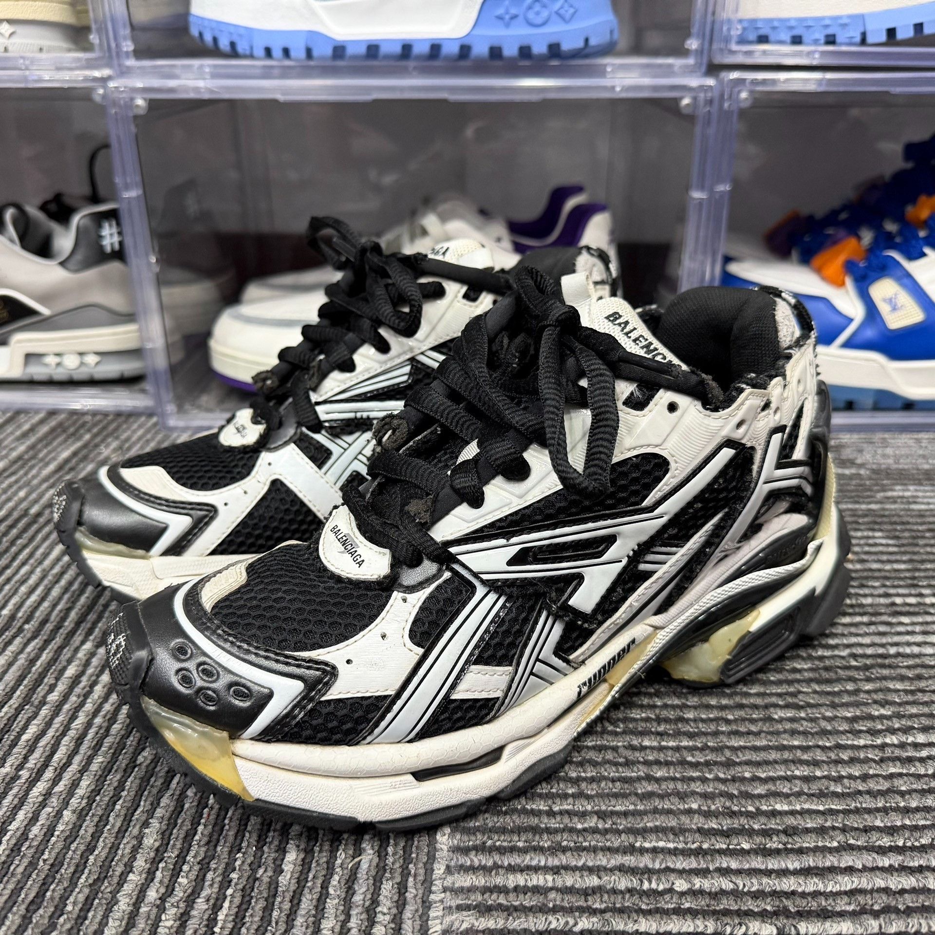 Balenciaga Balenciaga Running Black Lowtop Sneakers 7.5 Men Size US 7.5 / EU 40-41 - 1 Thumbnail