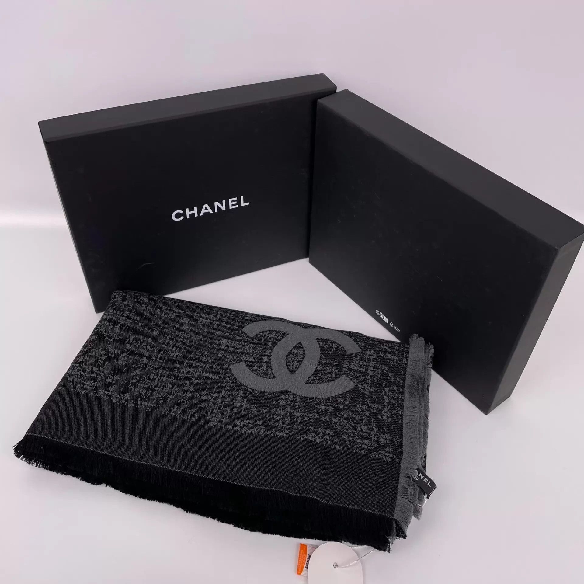 Chanel Chanel Black Silk Shawl Size ONE SIZE - 1 Thumbnail