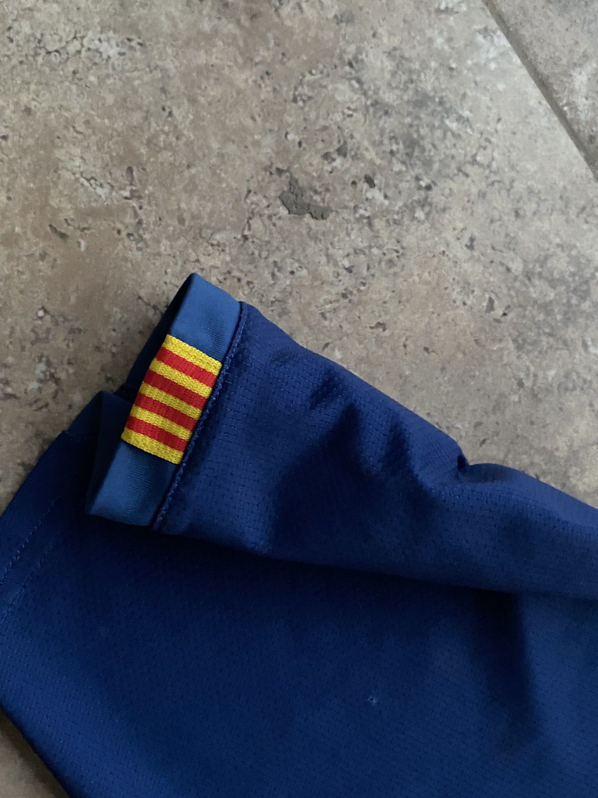 Vintage Messi 2006-2007 Kit F.C Barcelona #19 (Like New) Size US M / EU 48-50 / 2 - 20 Thumbnail