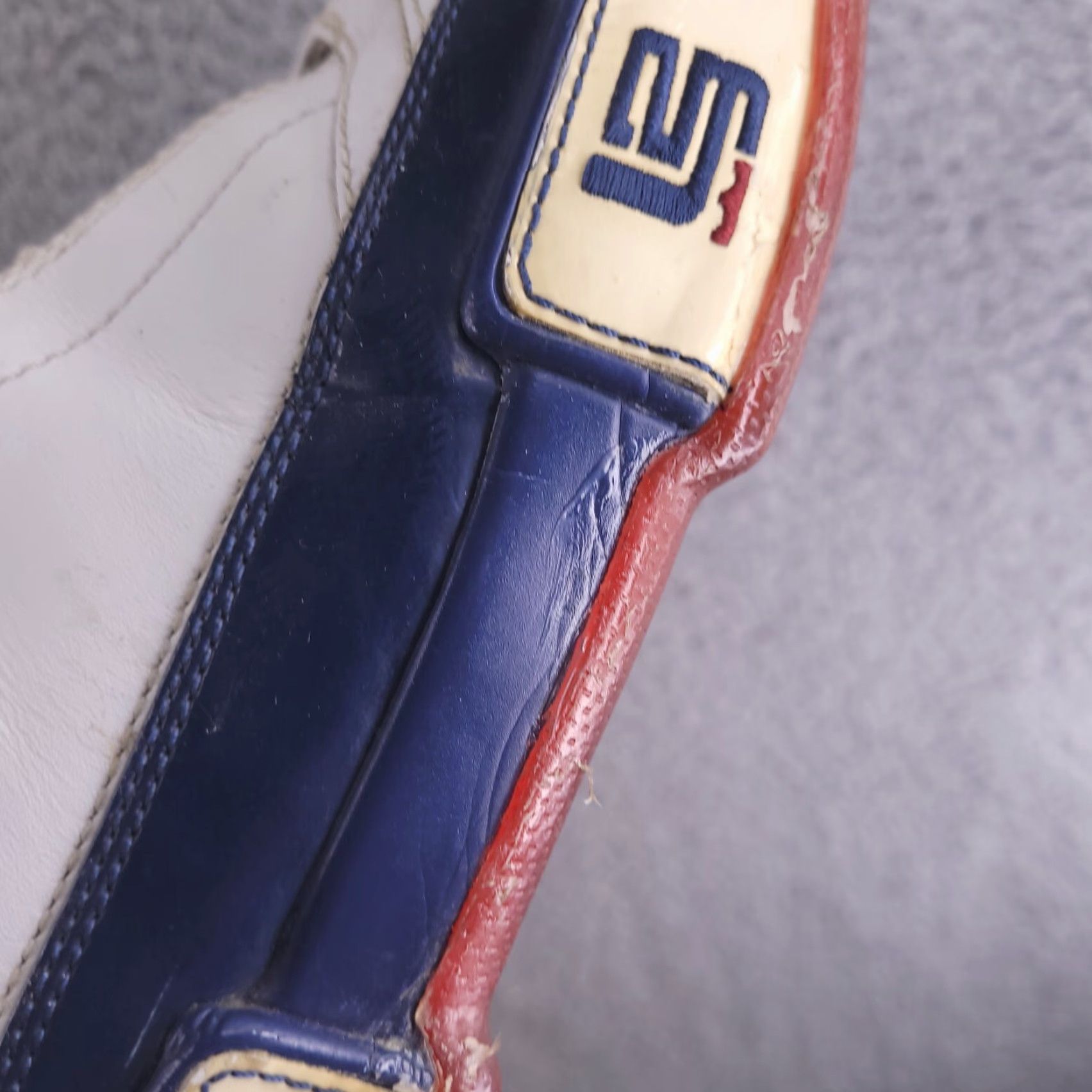 Nike VINTAGE Nike Zoom LeBron II Sneaker Men 9.5 White 315837-141 2007 USA Olympic Size US 10 / EU 43 - 6 Thumbnail