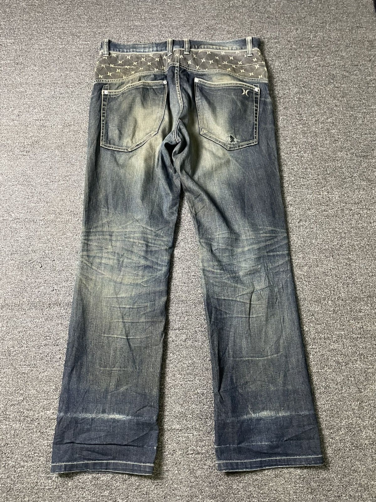 Hurley × Vintage HURLEY Men’s Fashion Distressed Denim Jeans (106) Size US 35 - 8 Thumbnail