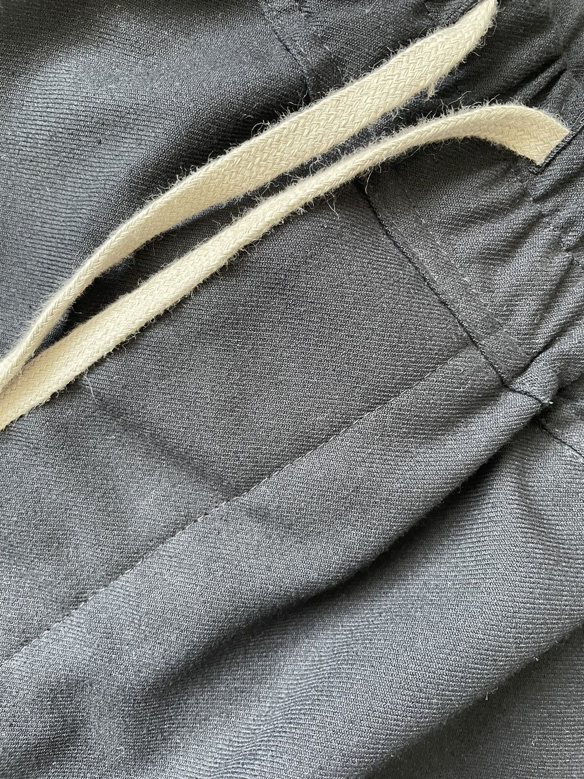 Rick Owens Drawstring Cropped Trouser | Rick Owens RU2053381-CVR Size US 34 / EU 50 - 3 Thumbnail