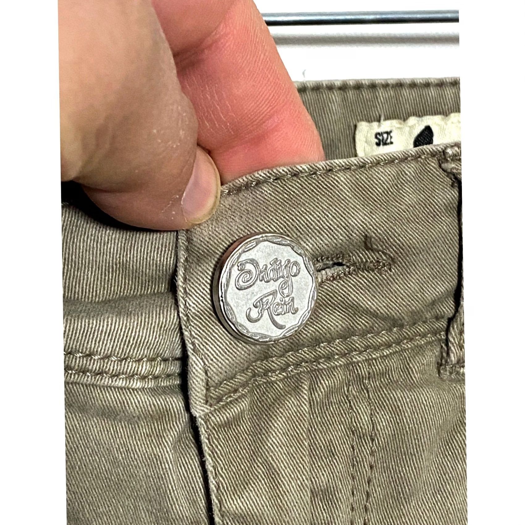 Olive Indigo Rein Forever Jean Shorts Juniors 1 Stretch Brown Olive 2" Inseam Y2K Summer Boho Womens Juniors Stretch Denim Shorts Size 26" / US 2 / IT 38 - 3 Thumbnail