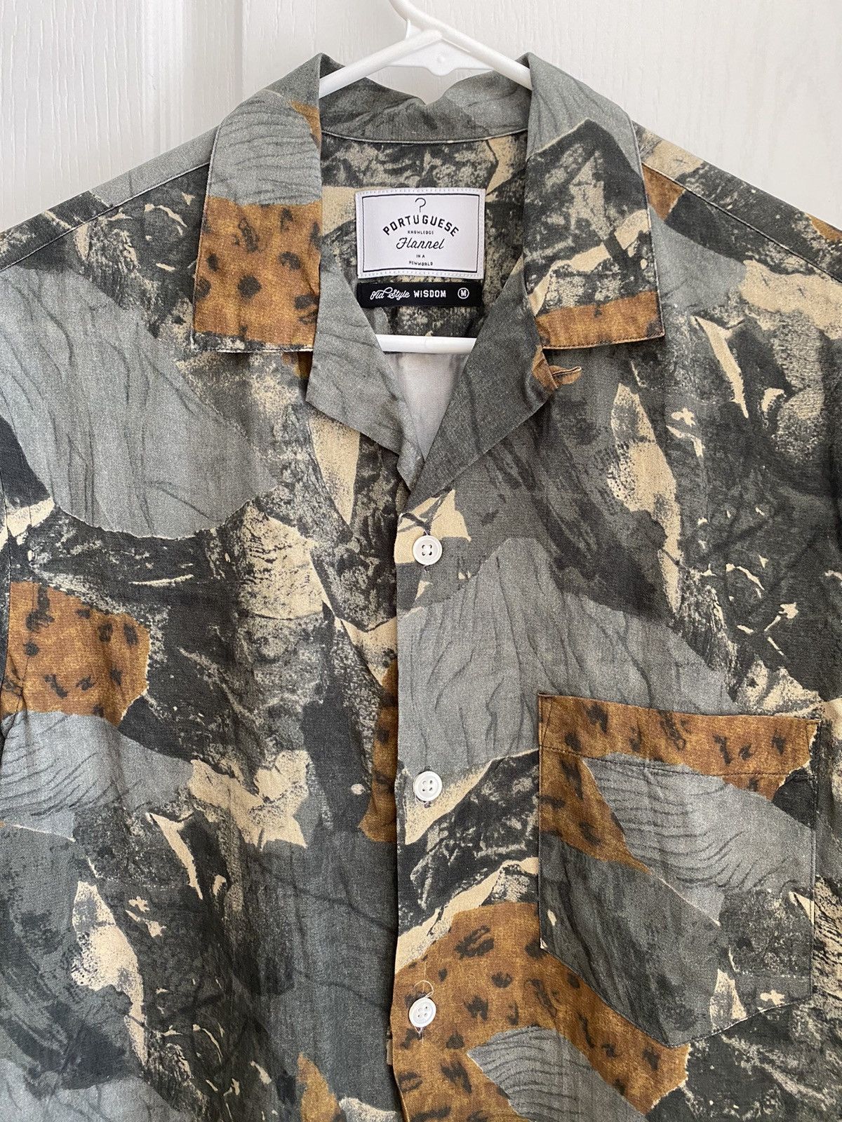 Portuguese Flannel Portuguese Flannel Abstract Pattern Camp Collar Size M Size US M / EU 48-50 / 2 - 3 Thumbnail