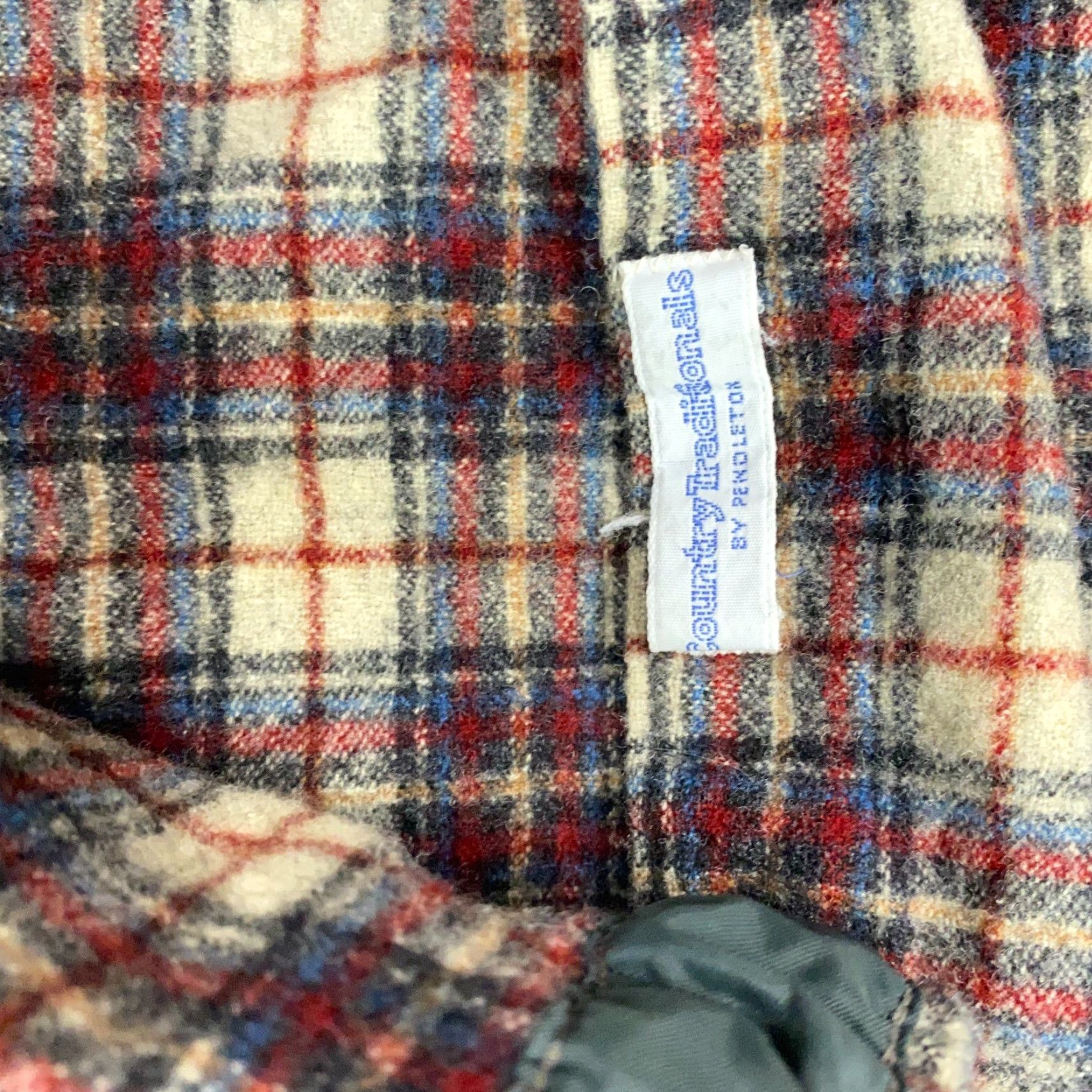 Pendleton VINTAGE Pendleton Shirt Mens Large Red Plaid 100% Wool 80s Country Traditionals Button-Up Size US M / EU 48-50 / 2 - 7 Thumbnail