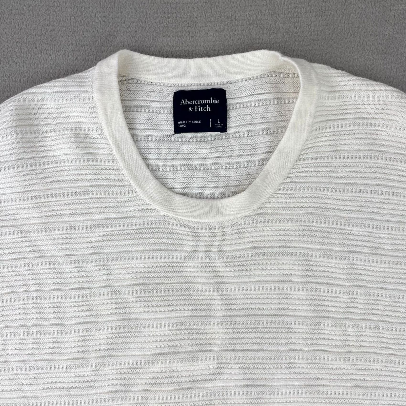 Abercrombie & Fitch Abercrombie & Fitch Shirt Men L White Knit Crew Neck Short Sleeve NWOT Size US L / EU 52-54 / 3 - 3 Thumbnail