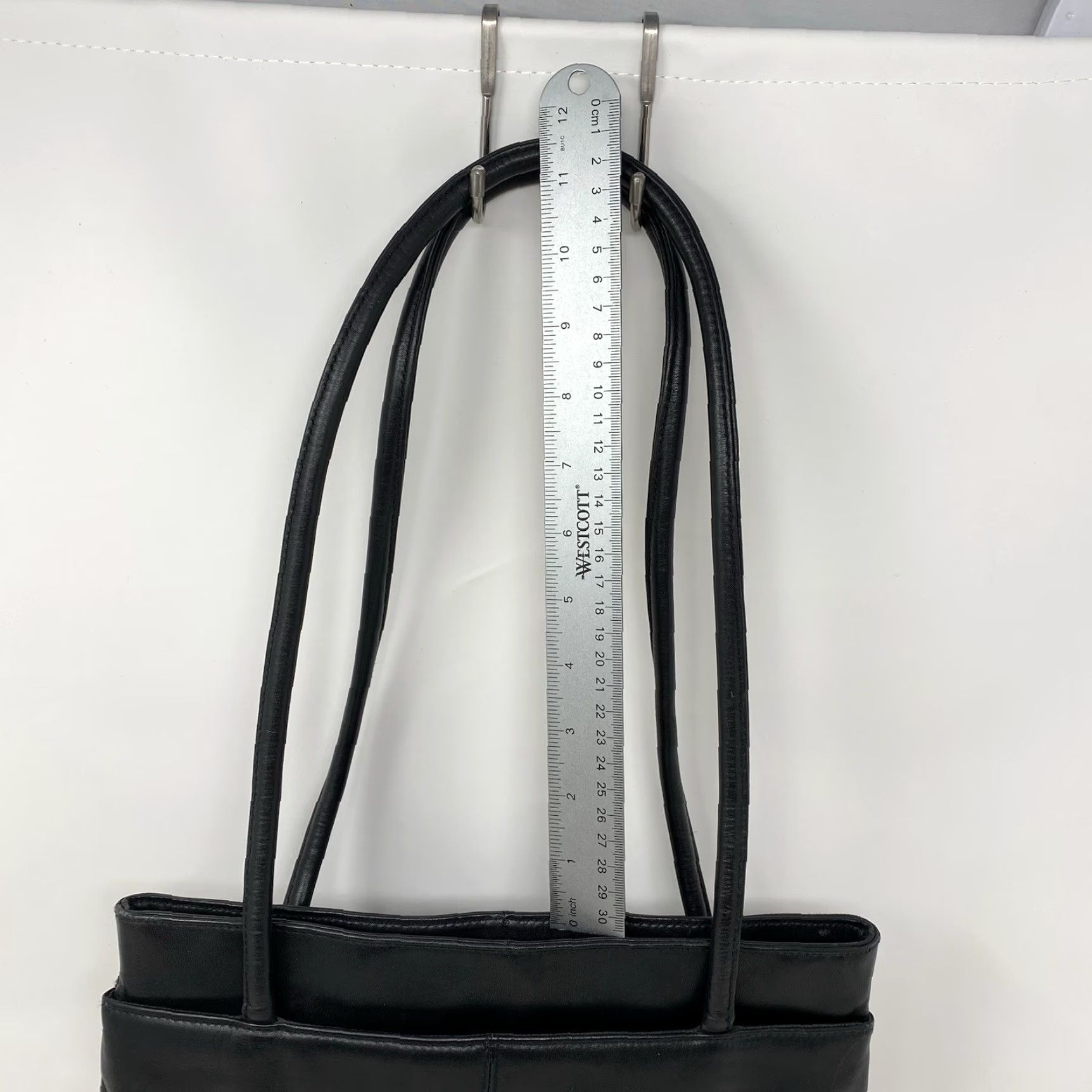 Etienne Aigner Vtg Etienne Aigner Black Leather Shoulder Bag Handbag Purse Y2K Minimalist Bag Women Small 9x12x3 Black Leather Shoulder Bag Vintage Size ONE SIZE - 4 Thumbnail