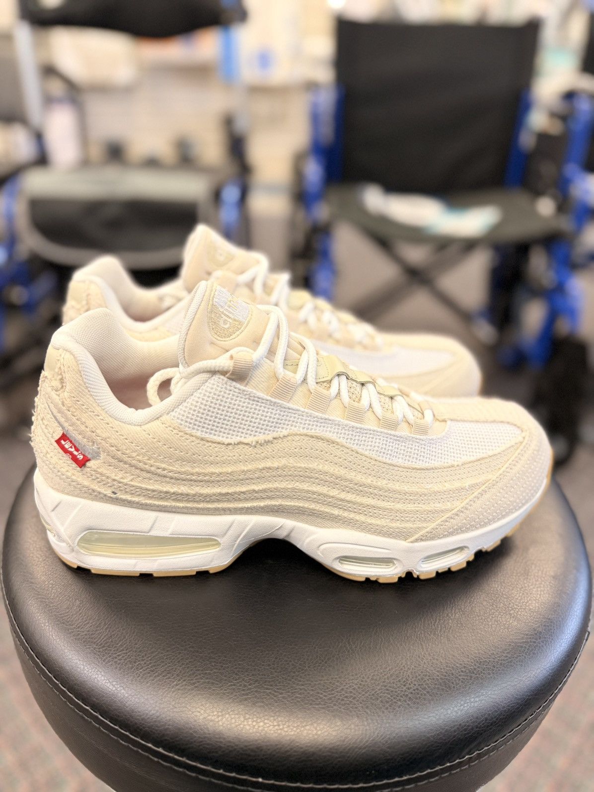 Levi's × Nike Nike Air Max 95 Levis Light Orewood Brown Size US 11.5 / EU 44-45 - 3 Thumbnail