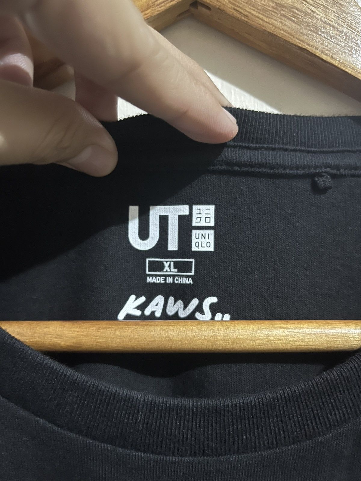 Kaws × Uniqlo Uniqlo x Kaws Graffiti Design Shirt Size US XL / EU 56 / 4 - 3 Thumbnail