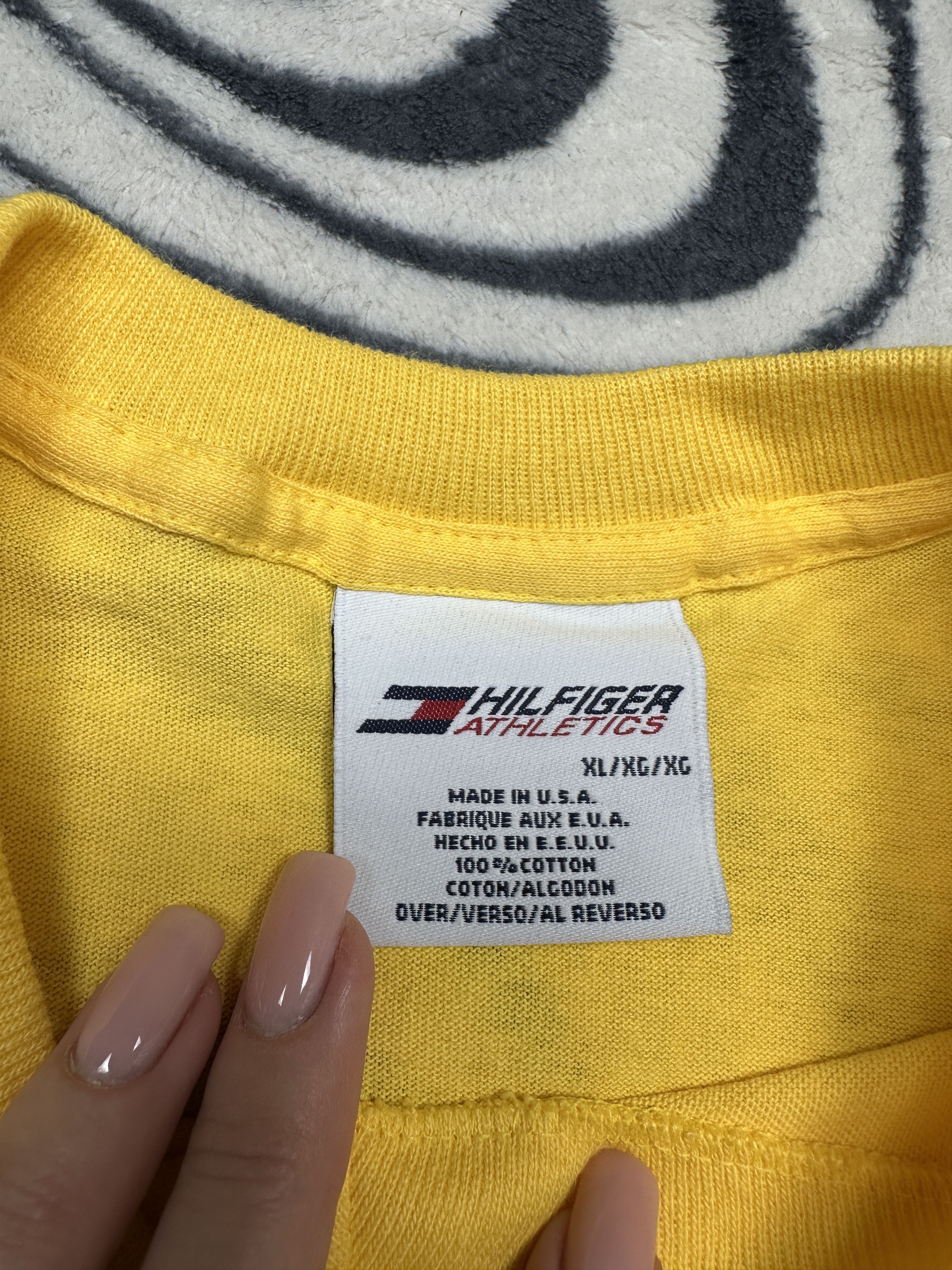 Tommy Hilfiger Tommy Hilfiger Athletics Vintage Mens T-Shirt Made in USA Size US XL / EU 56 / 4 - 4 Thumbnail