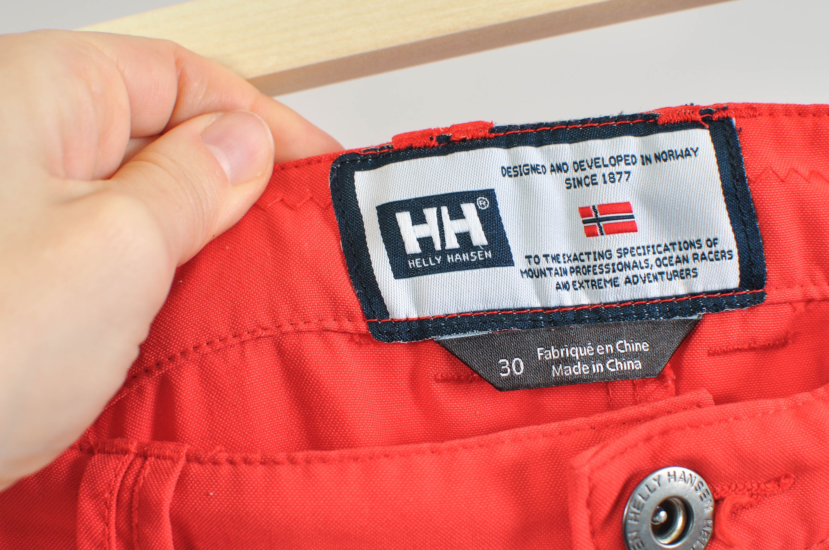 Helly Hansen Vintage 00s Helly Hansen Red Cargo Shorts Size US 30 / EU 46 - 4 Thumbnail