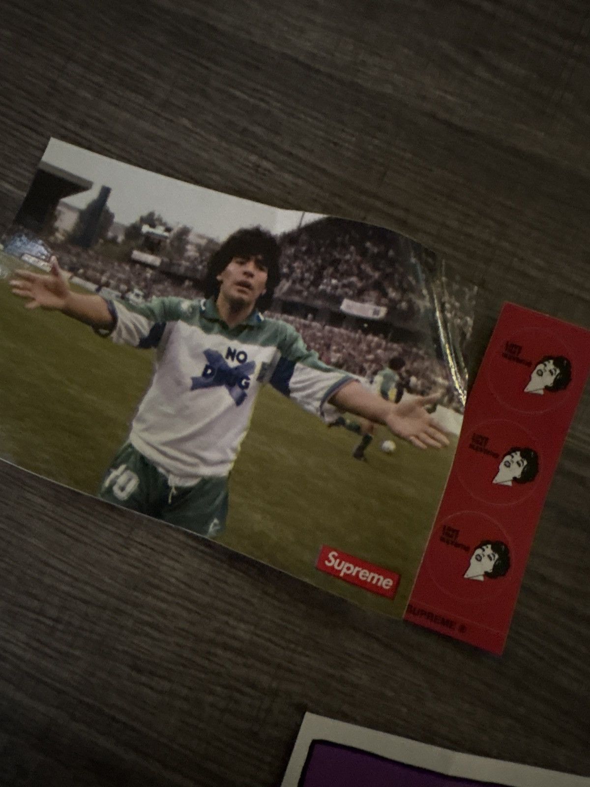 Supreme Supreme Maradona Sticker 100% Authentic SS24 Season New Set Size ONE SIZE - 2 Thumbnail