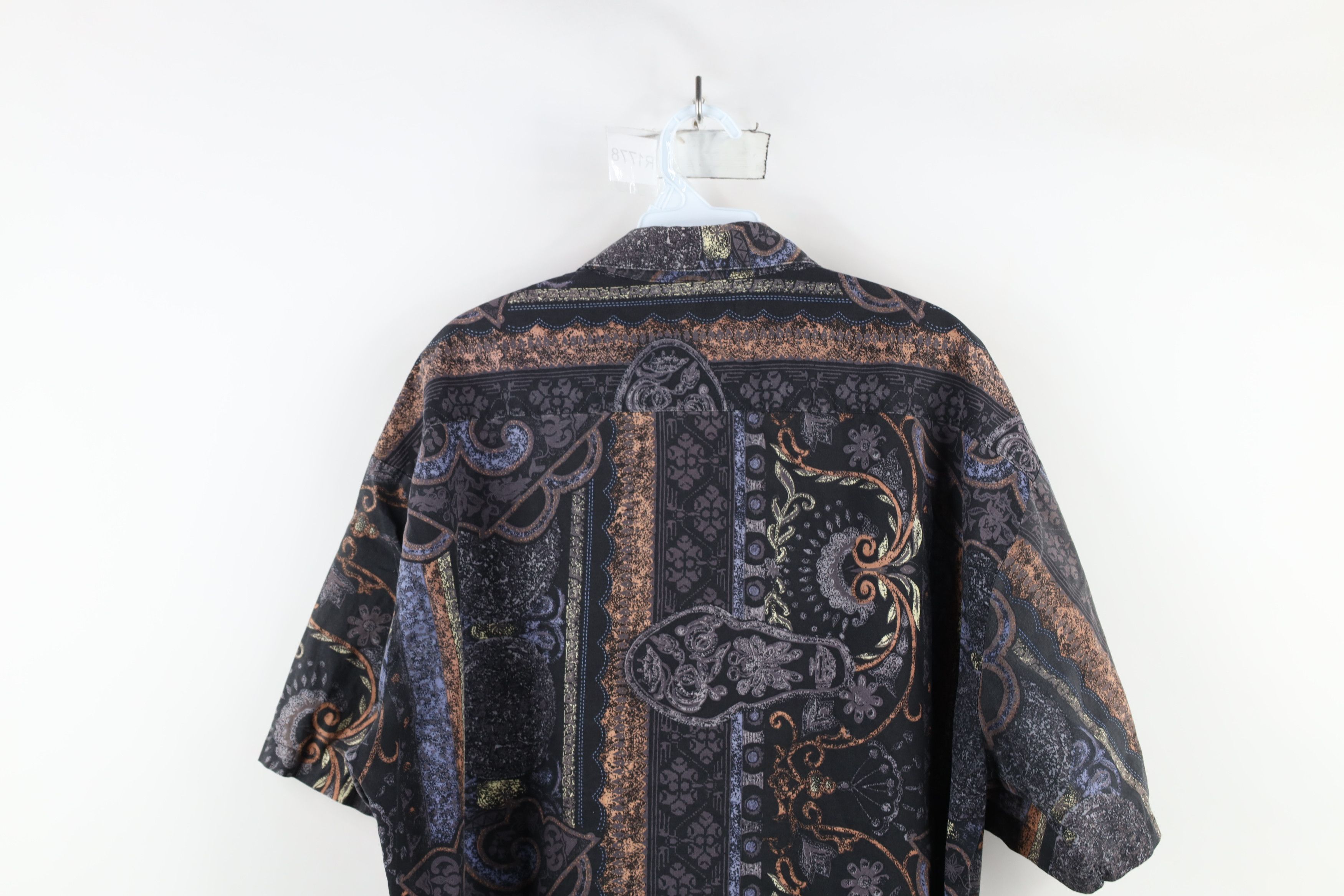Vintage Vintage 90s Streetwear Rainbow Tapestry Collared Shirt Size US L / EU 52-54 / 3 - 12 Thumbnail