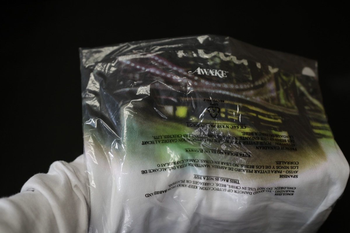 Awake NY White Sz Medium Awake NY Living the Dream Tee Size US M / EU 48-50 / 2 - 3 Thumbnail
