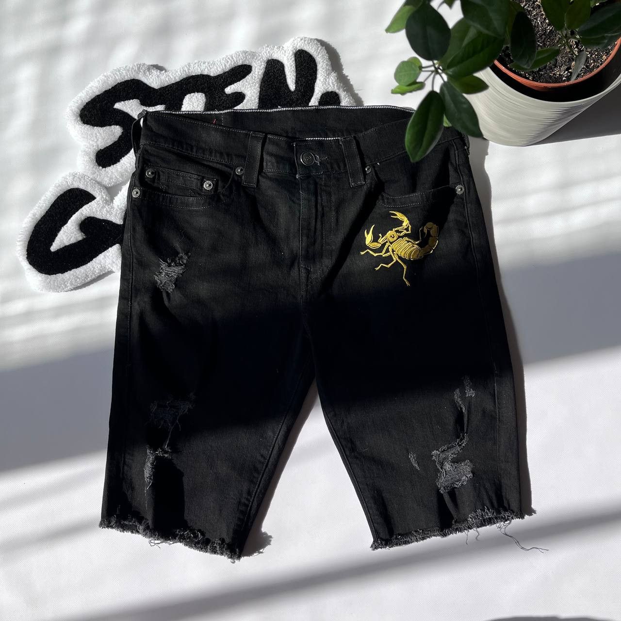 True Religion × Vintage True Religion Geno Shorts Scorpion Size US 34 / EU 50 - 4 Thumbnail
