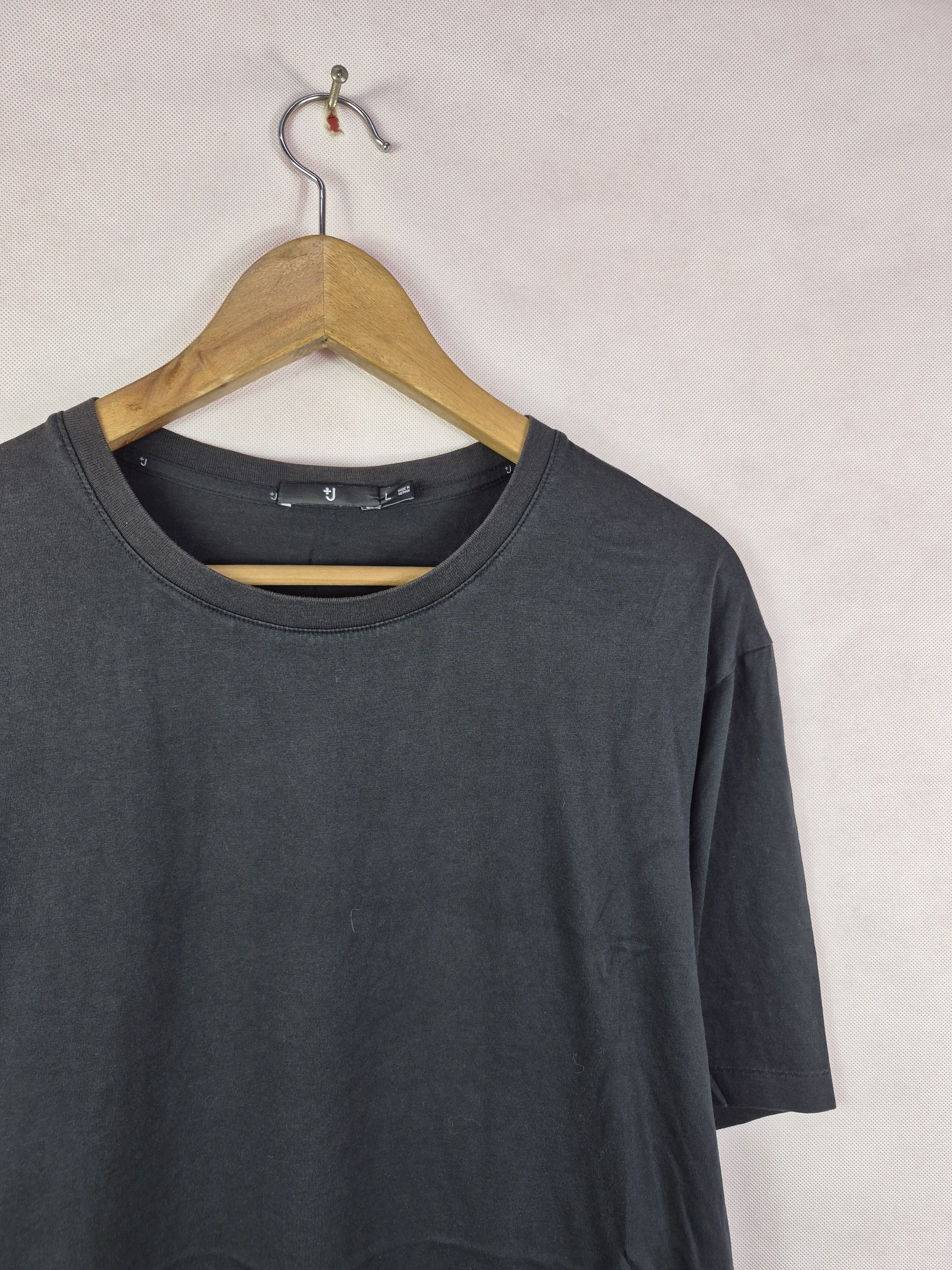 Jil Sander × Uniqlo 🔥 Uniqlo +J Jil Sander Plain Tops Tee Size US L / EU 52-54 / 3 - 2 Thumbnail