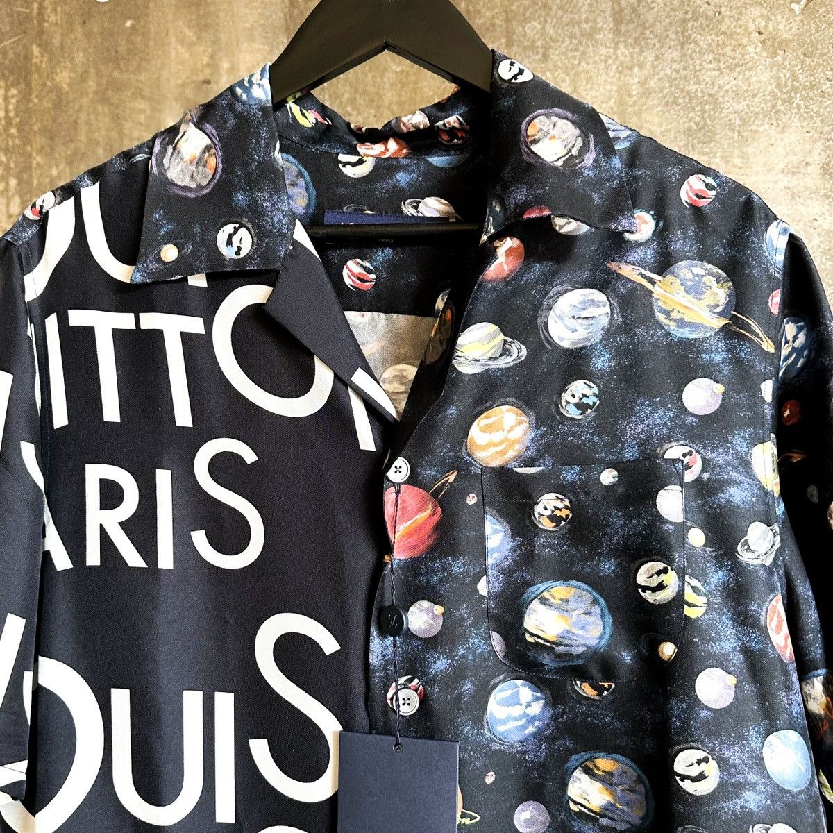 Louis Vuitton LV SS19 Split Galaxy Print Silk Shirt By Virgil Abloh Size US L / EU 52-54 / 3 - 2 Thumbnail