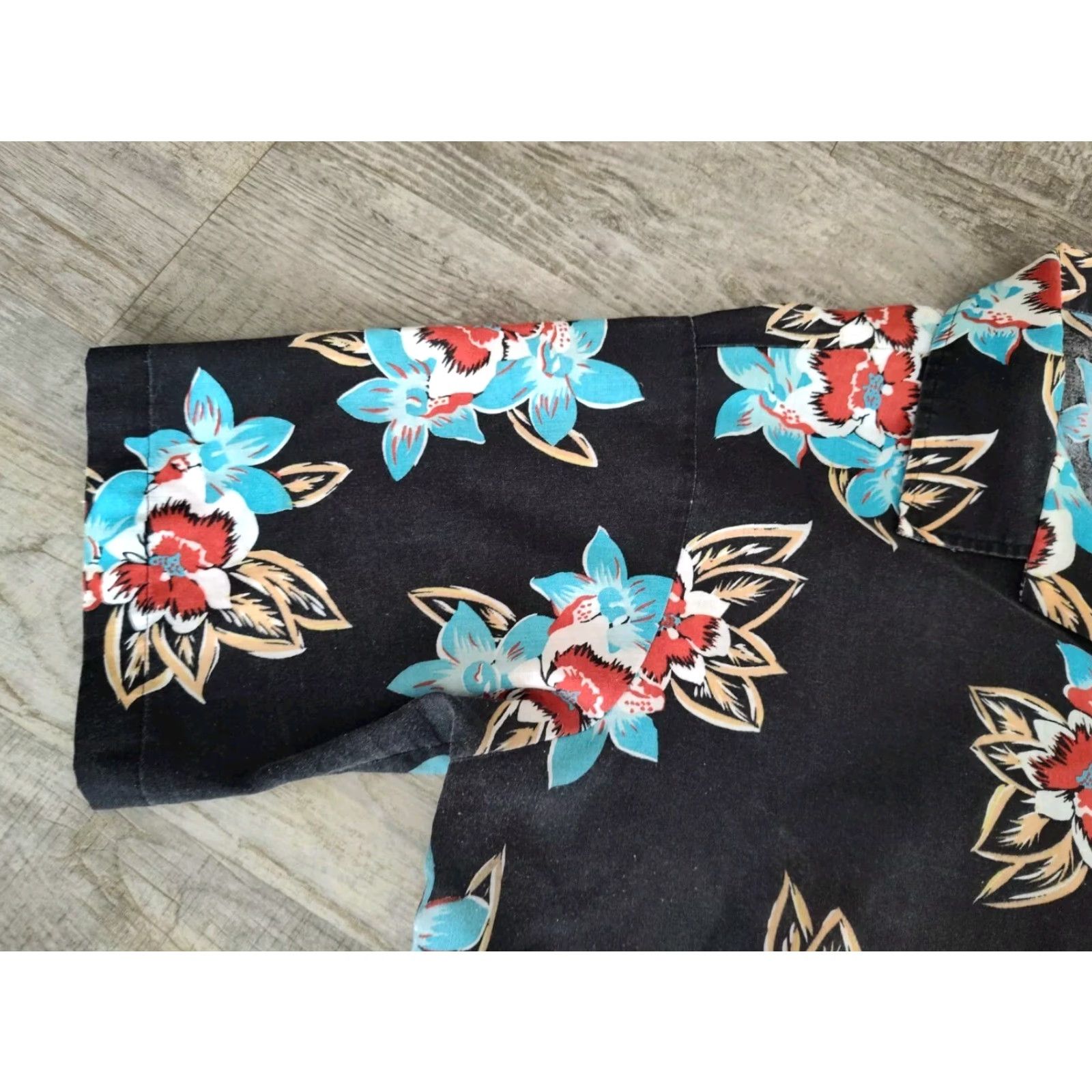 Vintage VINTAGE Islander Hawaiian Shirt Black Floral Rayon XL Button-Up Casual Mens Size US XL / EU 56 / 4 - 7 Thumbnail