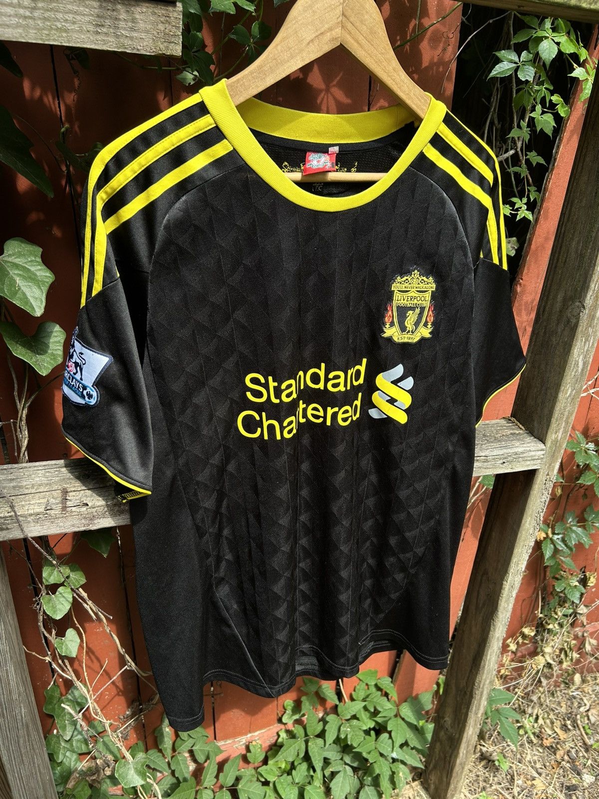 Other LIVERPOOL F.C 20102011 THIRD FOOTBALL SHIRT SOCCER sz XL MEN Size US XL / EU 56 / 4 - 2 Thumbnail