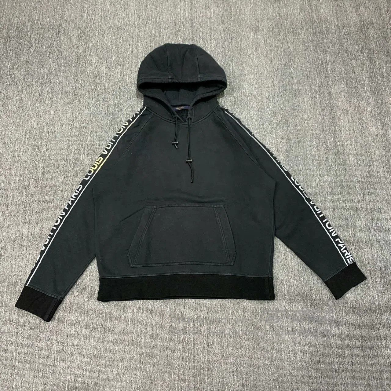 Louis Vuitton lv black reflective logo hoodie sweatshirt. Size US M / EU 48-50 / 2 - 3 Thumbnail