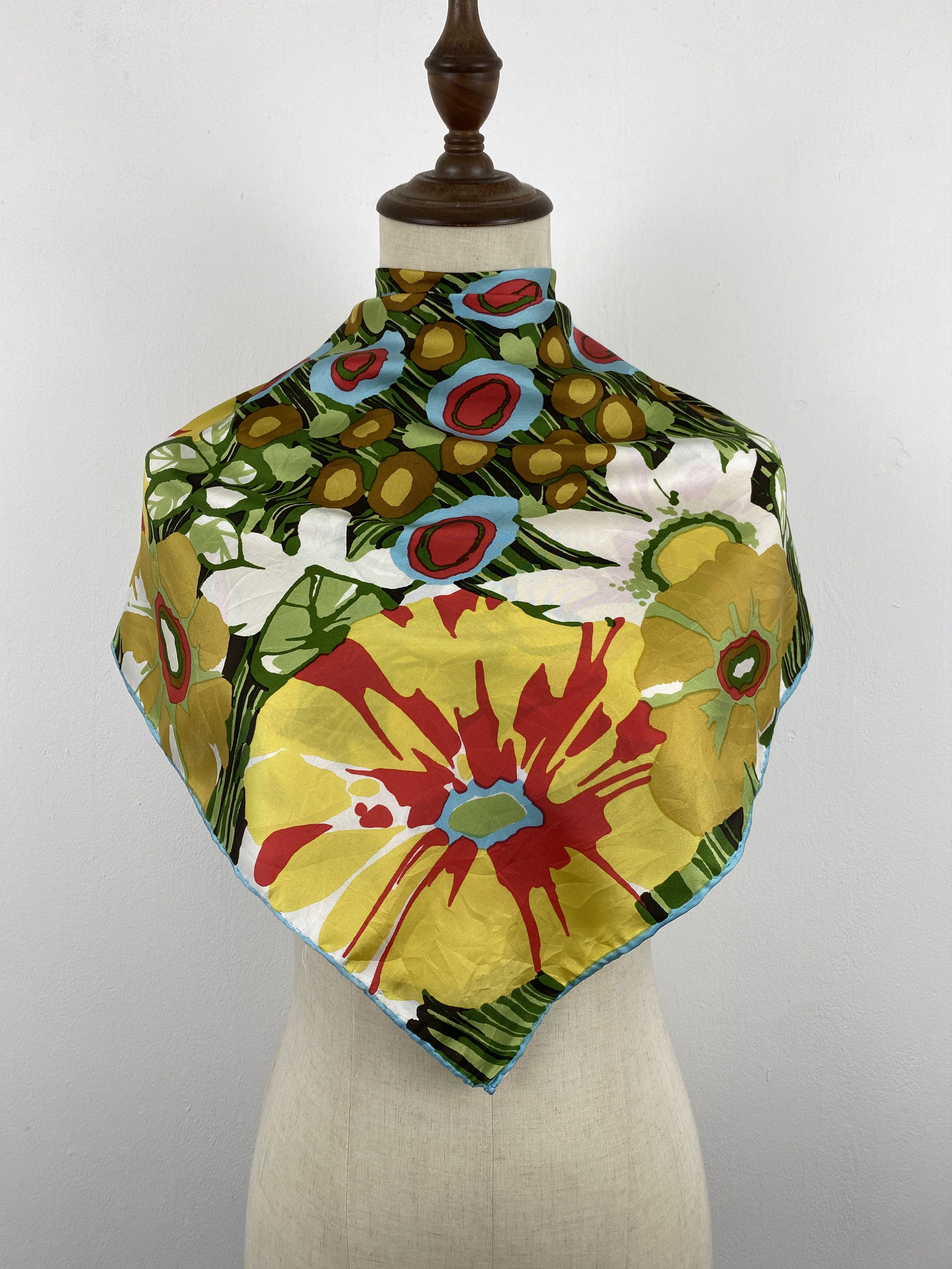 Vintage Vintage Italian Designer Floral Silk Scarf SN0102 Size ONE SIZE - 1 Thumbnail