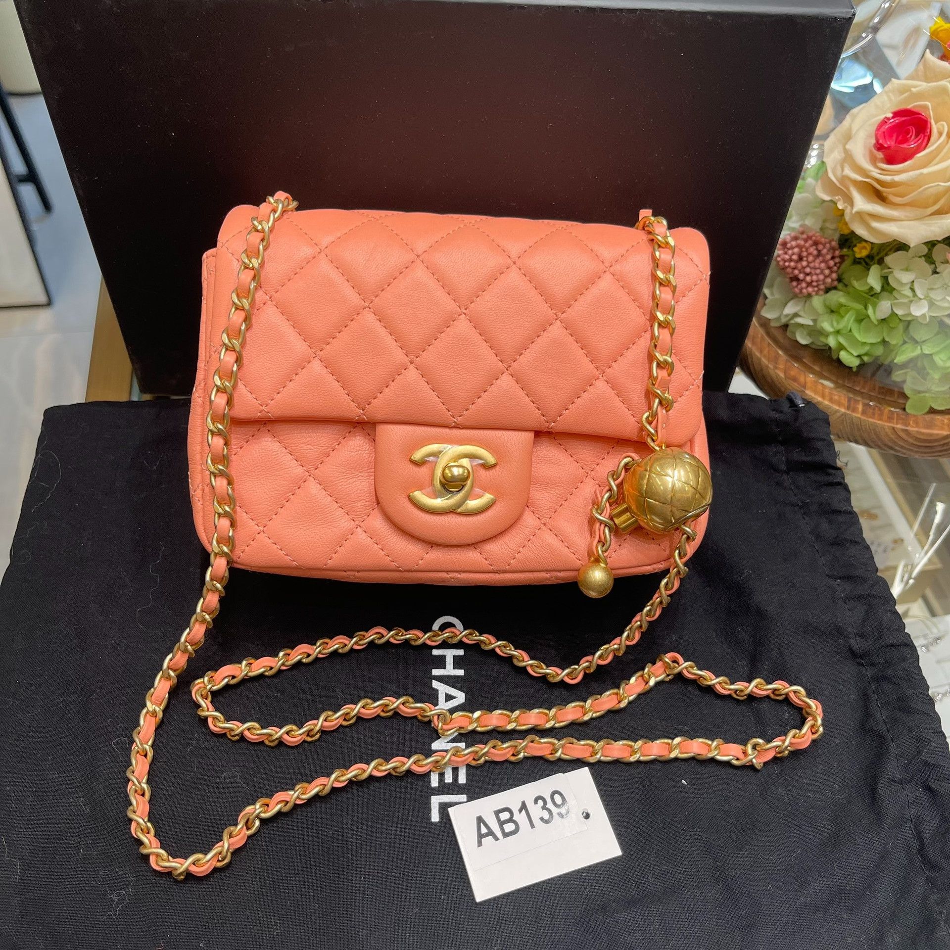 Chanel Pre-loved Bag Very good condition Size ONE SIZE - 1 Thumbnail