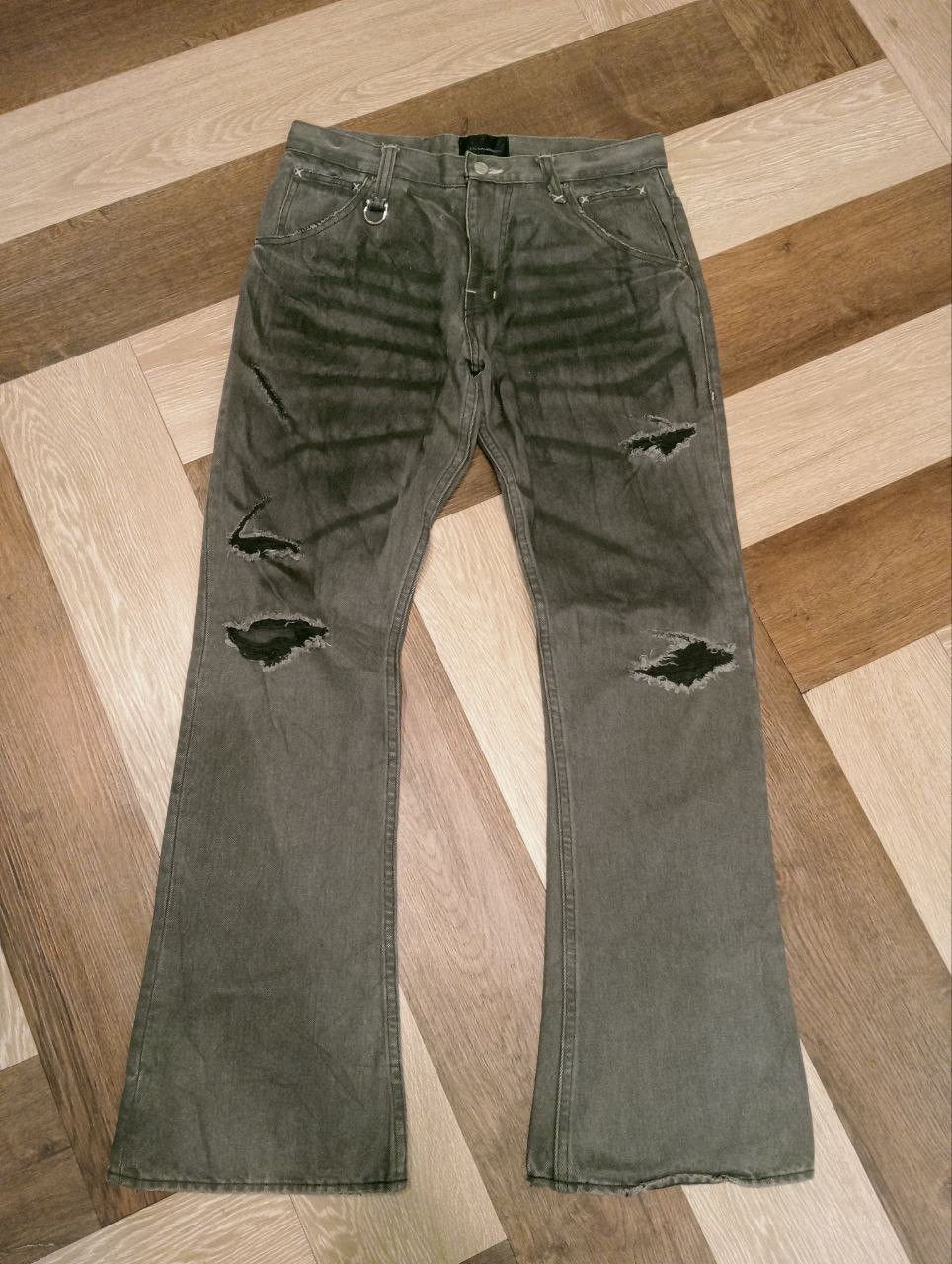 If Six Was Nine VARENTINE JAPAN FLARE DISTRESSED JEANS Size US 32 / EU 48 - 2 Thumbnail