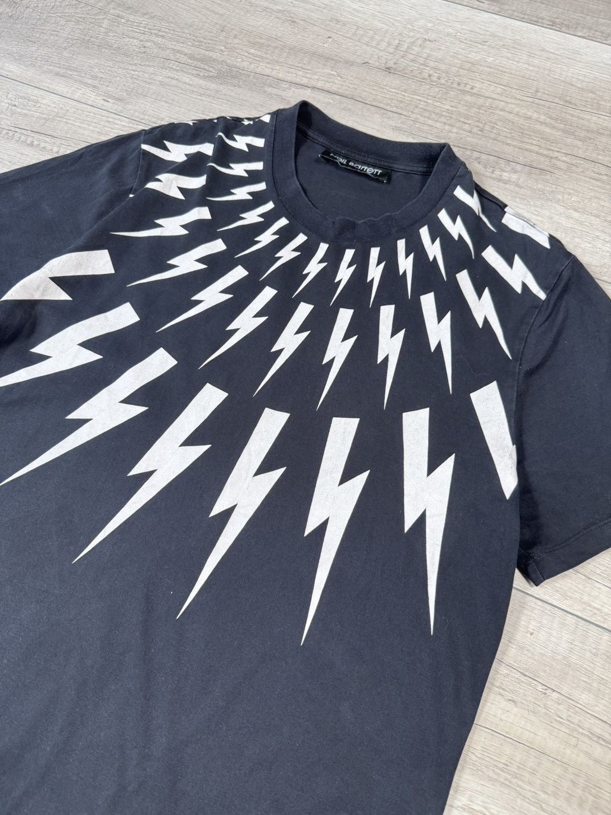 Neil Barrett Neil Barrett Thunderbolt Faded T-Shirt Size US L / EU 52-54 / 3 - 2 Thumbnail