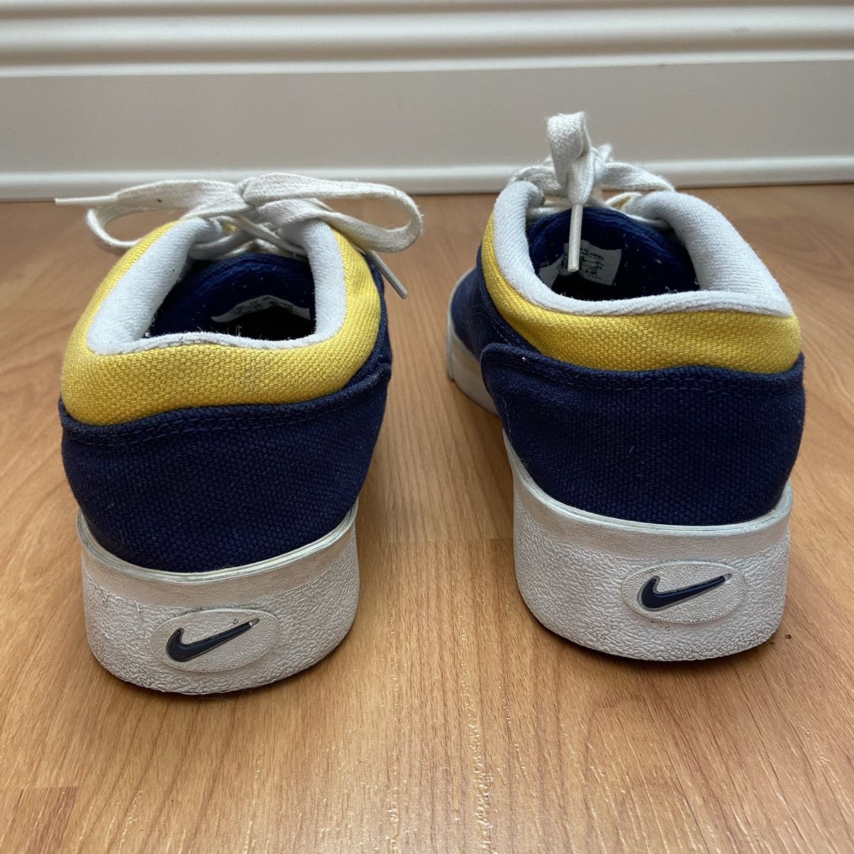 Vintage Nike Women's Logo 90s Sneakers Size