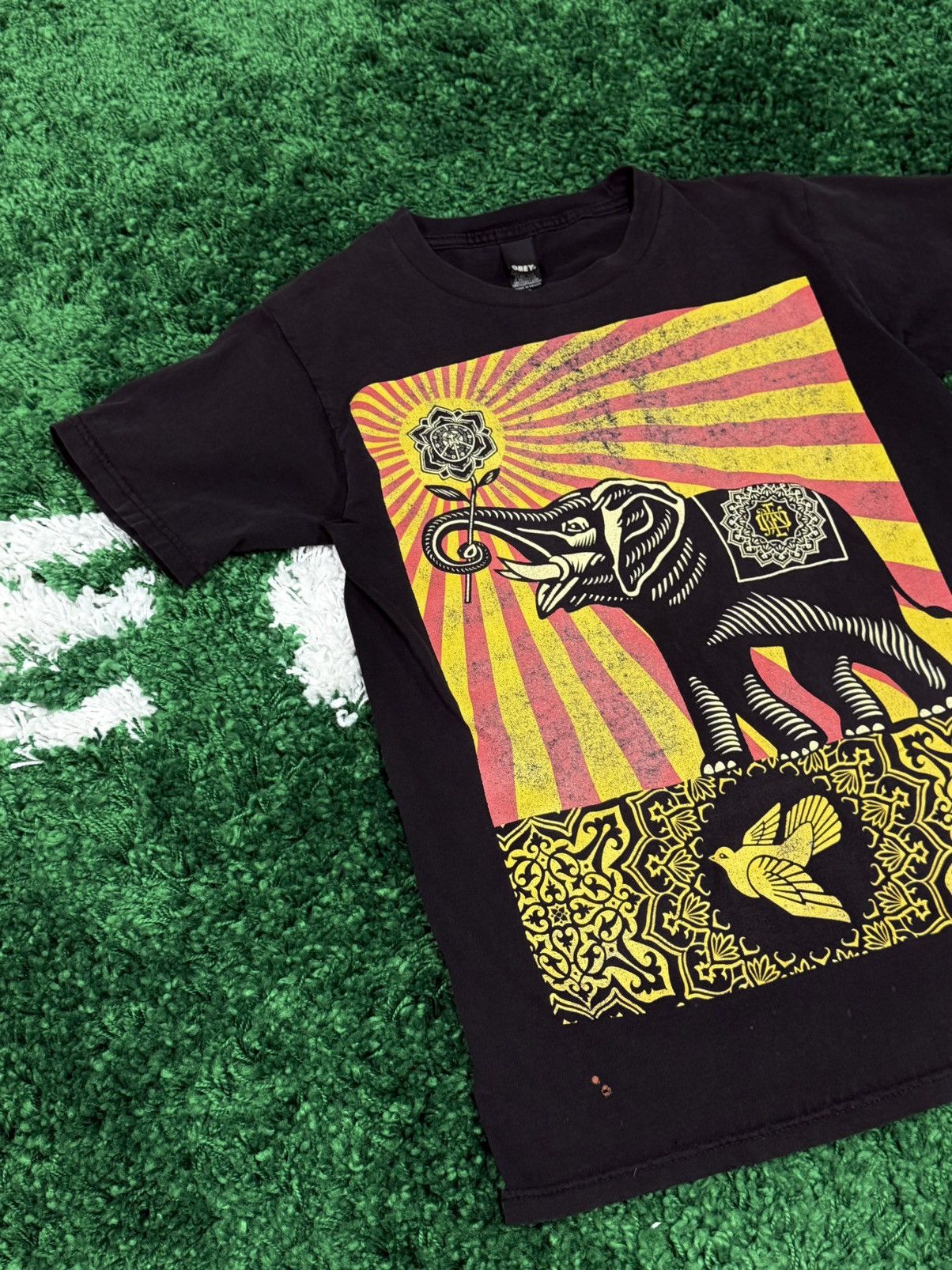Obey Vintage Obey Elelphant Distressed Shepard Fairey Tee Small Size US S / EU 44-46 / 1 - 2 Thumbnail