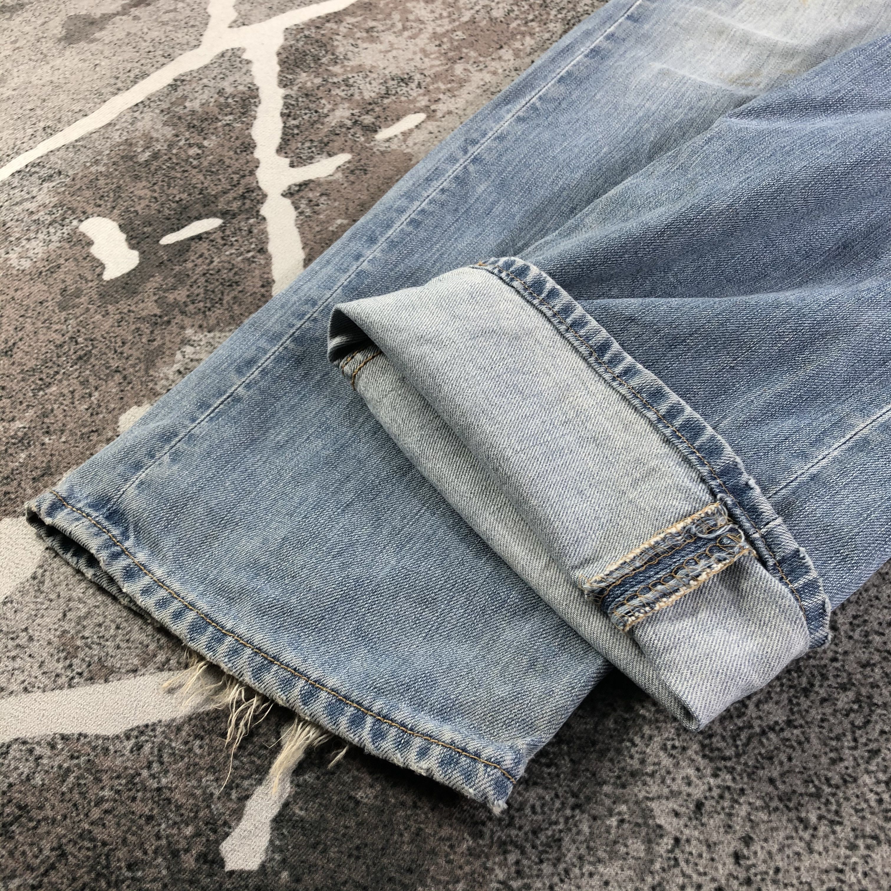 Levi's Vintage Levis 501 Jeans Medium Wash Denim KJ2137 Size US 32 / EU 48 - 7 Thumbnail
