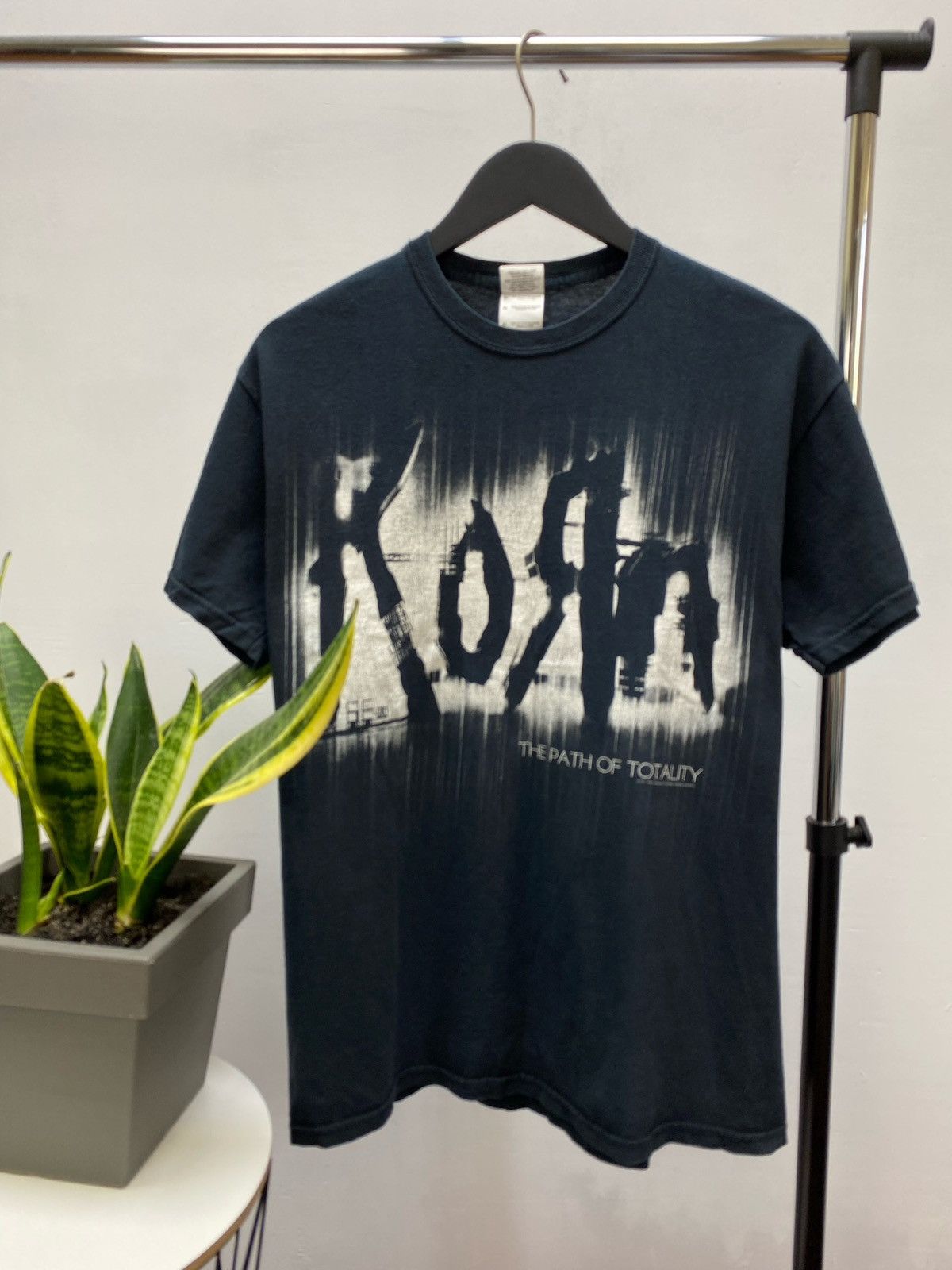 Band Tees × Vintage Korn - 2011 The Path of Totality t-shirt Size US M / EU 48-50 / 2 - 1 Thumbnail