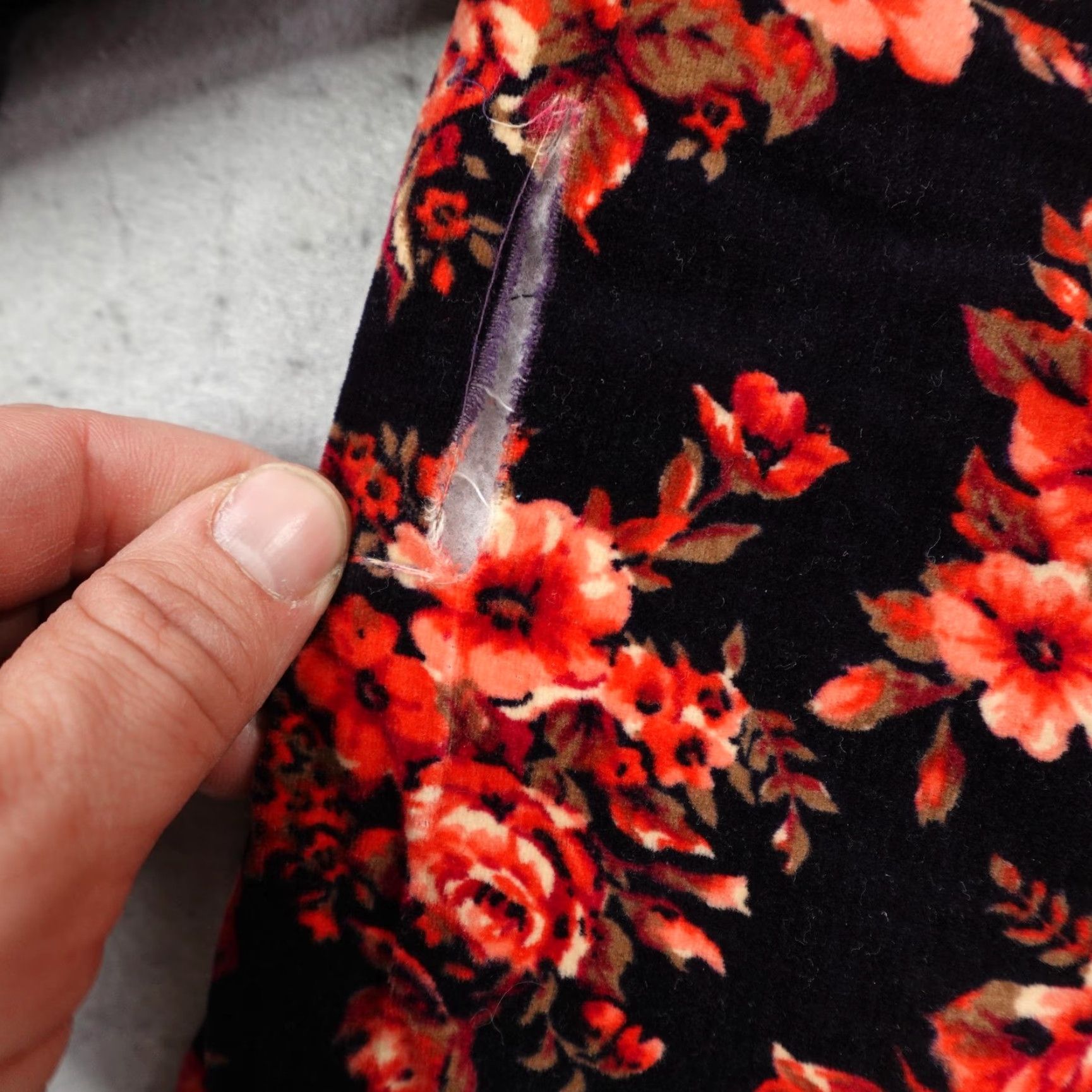 Velvet VINTAGE Cleopatra Jacket Womens 12 Black Red Floral Velvet Quilt Lined Toggle Coat Mid-Length Pockets - Womens Size XL / US 12-14 / IT 48-50 - 4 Thumbnail