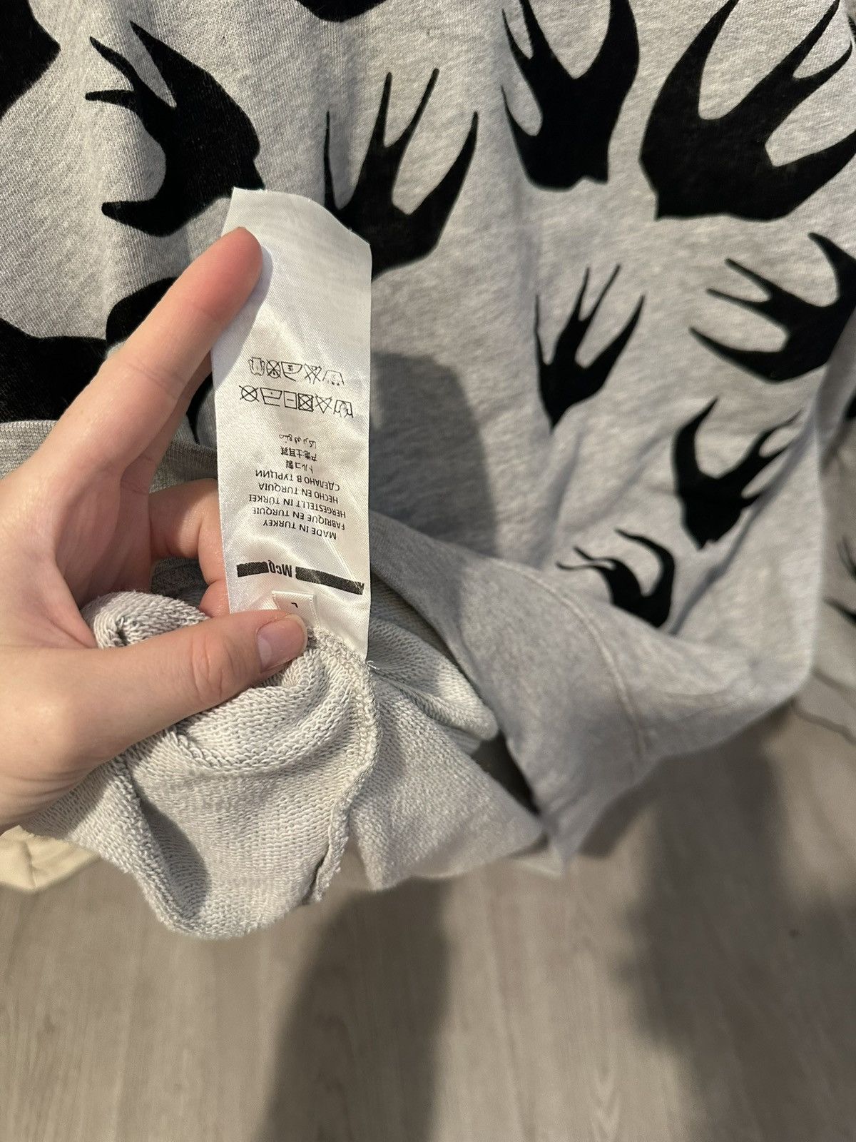 Alexander McQueen McQ by Alexander McQueen Swallow Print Sweatshirt – Size L Size US L / EU 52-54 / 3 - 6 Thumbnail