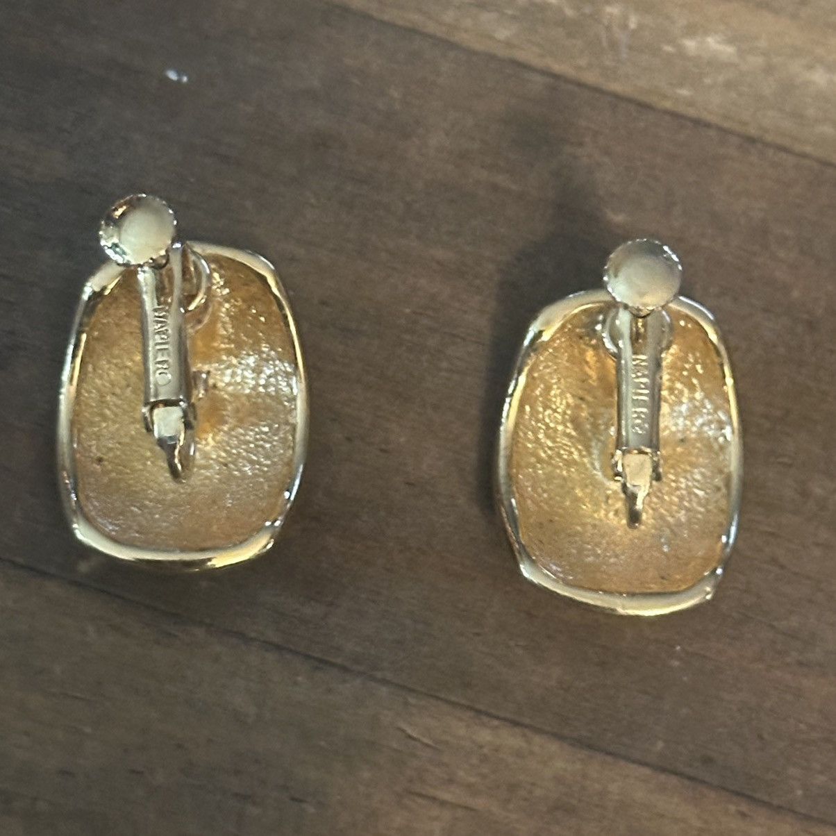 Other × Vintage Vintage Napier black enamel curved screw back earrings Size ONE SIZE - 5 Thumbnail