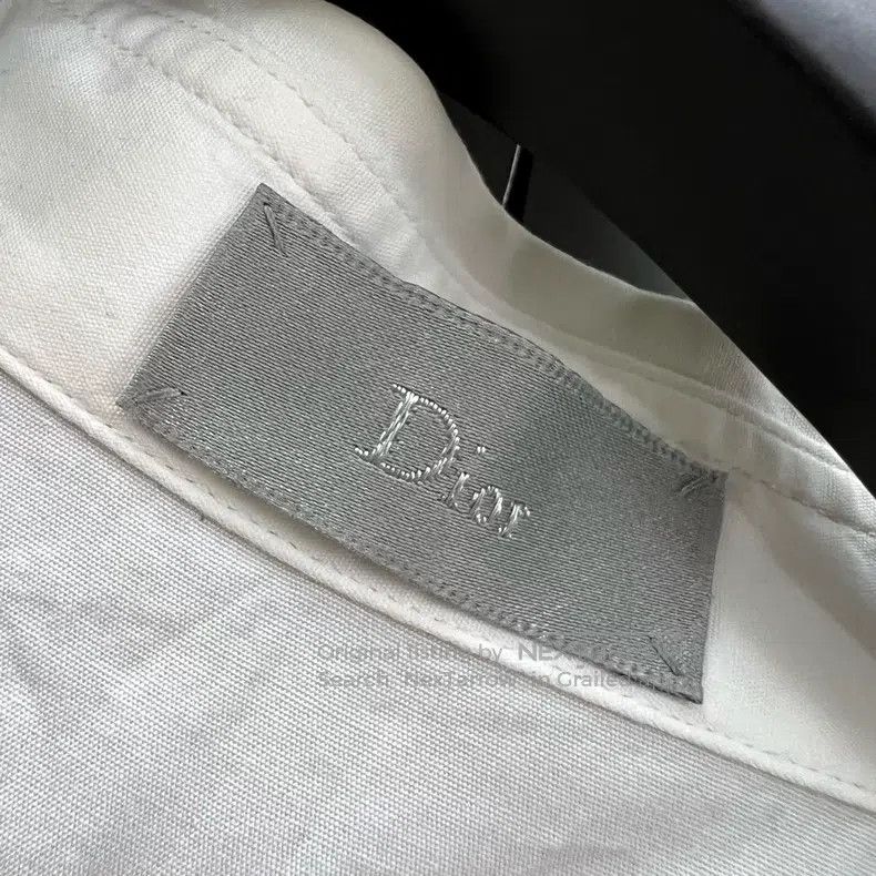 Dior Dior Size37 White neckline embroidered shirt Size US XXS / EU 40 - 4 Thumbnail