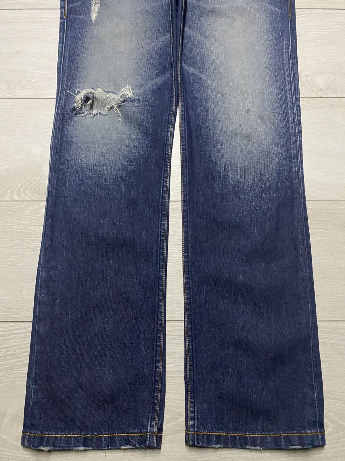 Levi's Vintage Levis 504 Fade Wash Distressed Straight Loose Jeans Size US 32 / EU 48 - 5 Thumbnail
