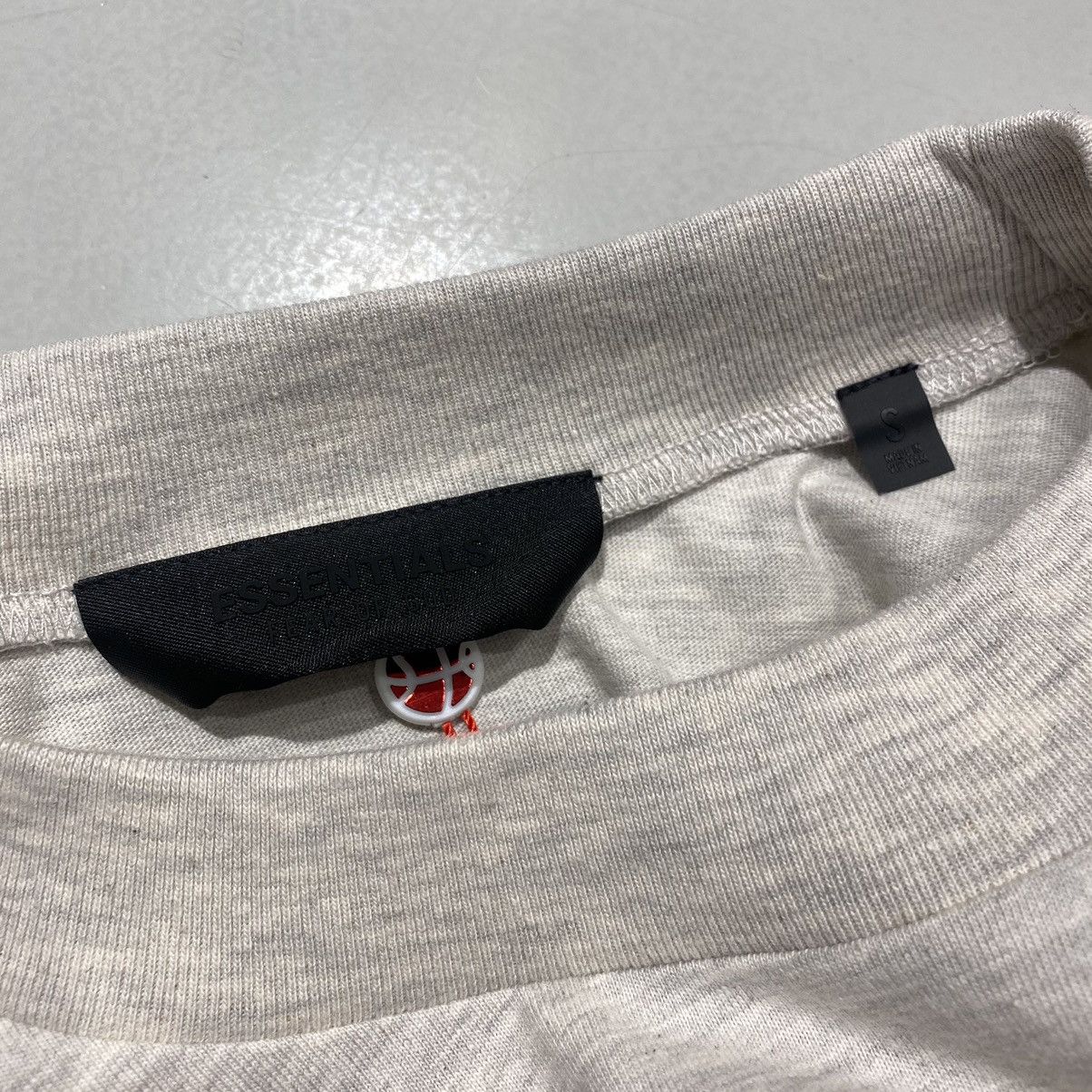 Essentials × NBA Fear of God Essentials x NBA Knicks Tee Light Heather Grey Size US S / EU 44-46 / 1 - 5 Thumbnail