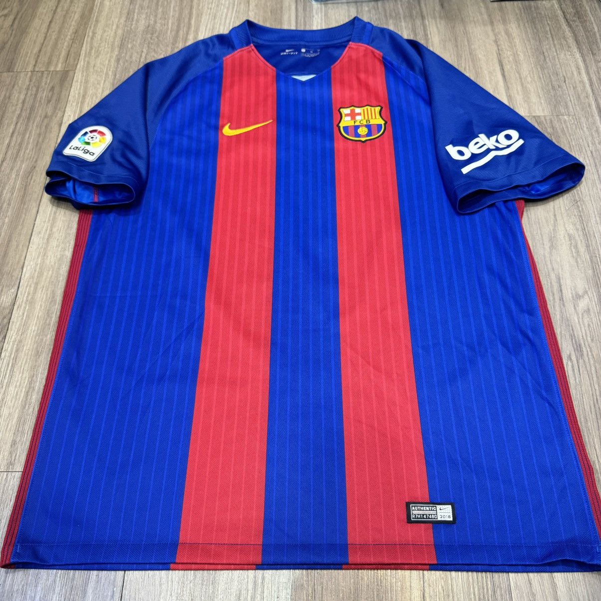 Nike Barcelona 16/17 home shirt #11 Neymar Size US XL / EU 56 / 4 - 1 Thumbnail
