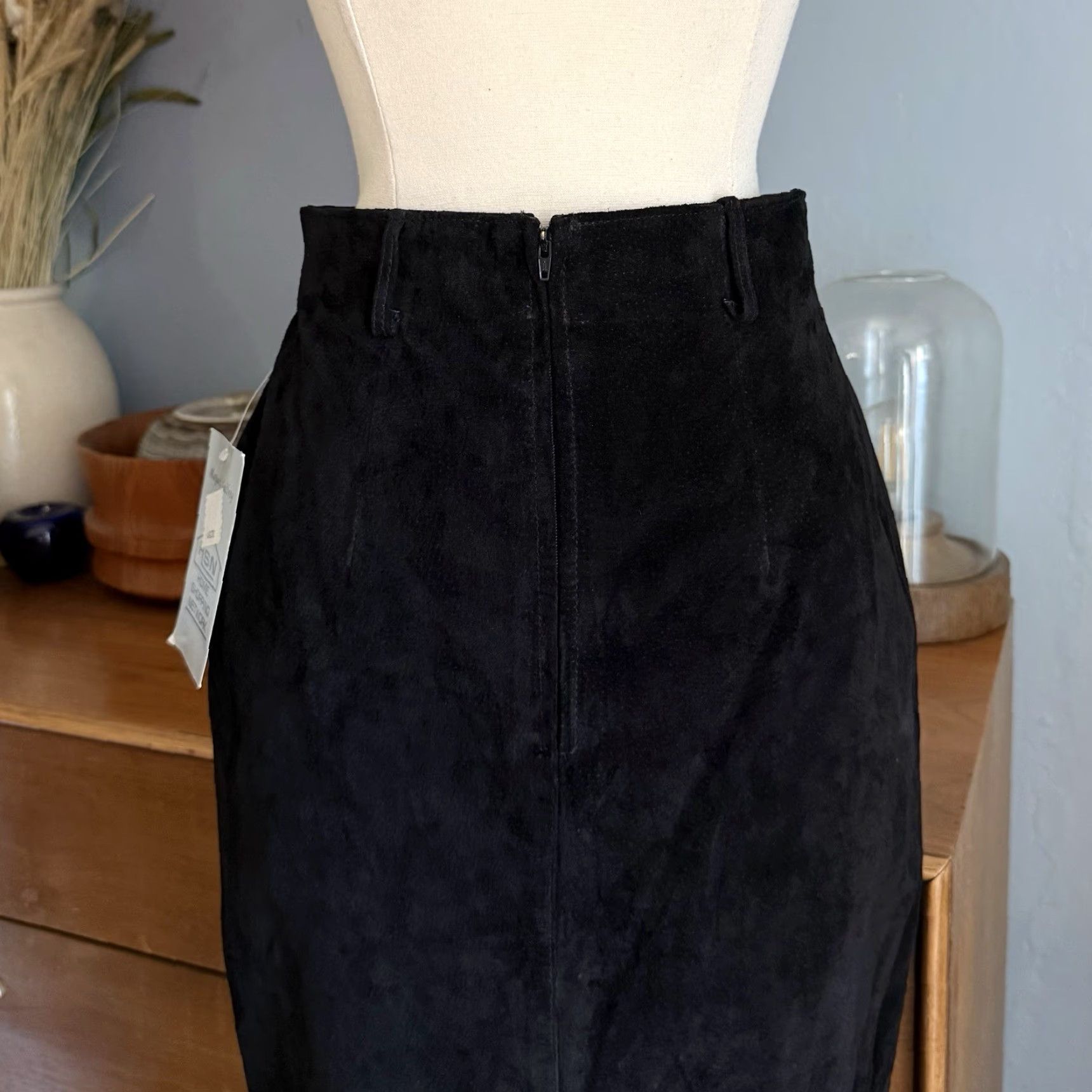 Vintage VINTAGE Margaret Godfrey Black Leather Suede Straight Pencil Skirt 4 Women Size 4 Knee Length Zipper Back Slit Lined 90s Boho Hippie City Classic Size 27" / US 4 / IT 40 - 6 Thumbnail