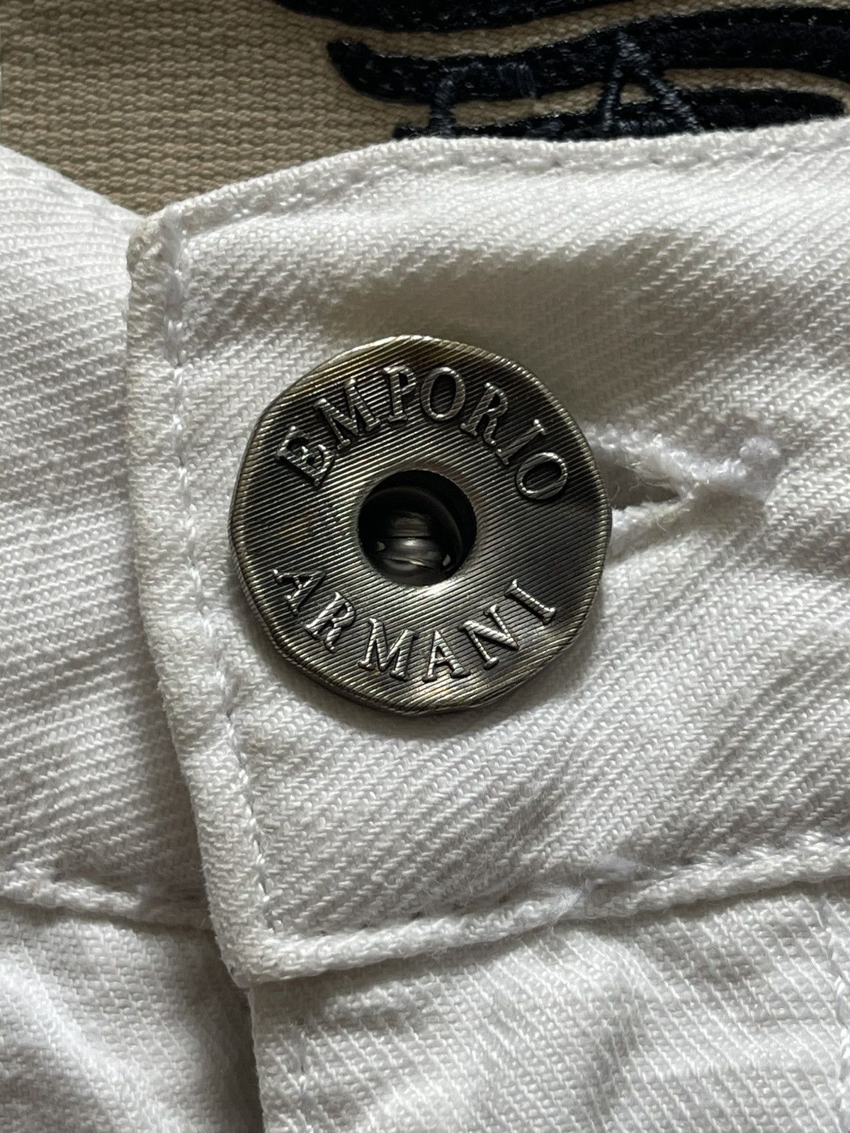 Emporio Armani Emporio Armani Metal Emblem Pocket White Denim Jeans 96 Size US 36 / EU 52 - 16 Thumbnail